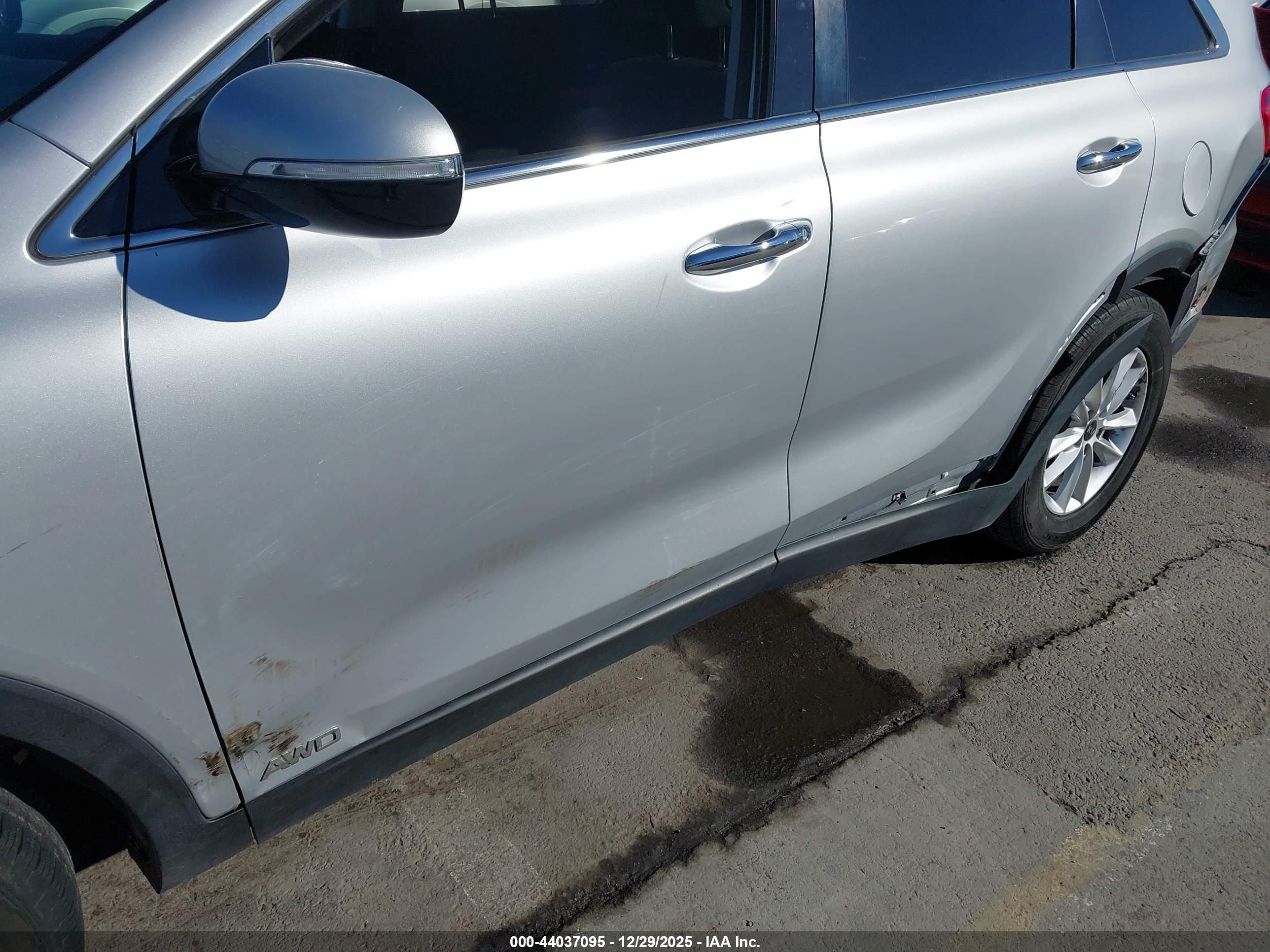 KIA SORENTO image 6