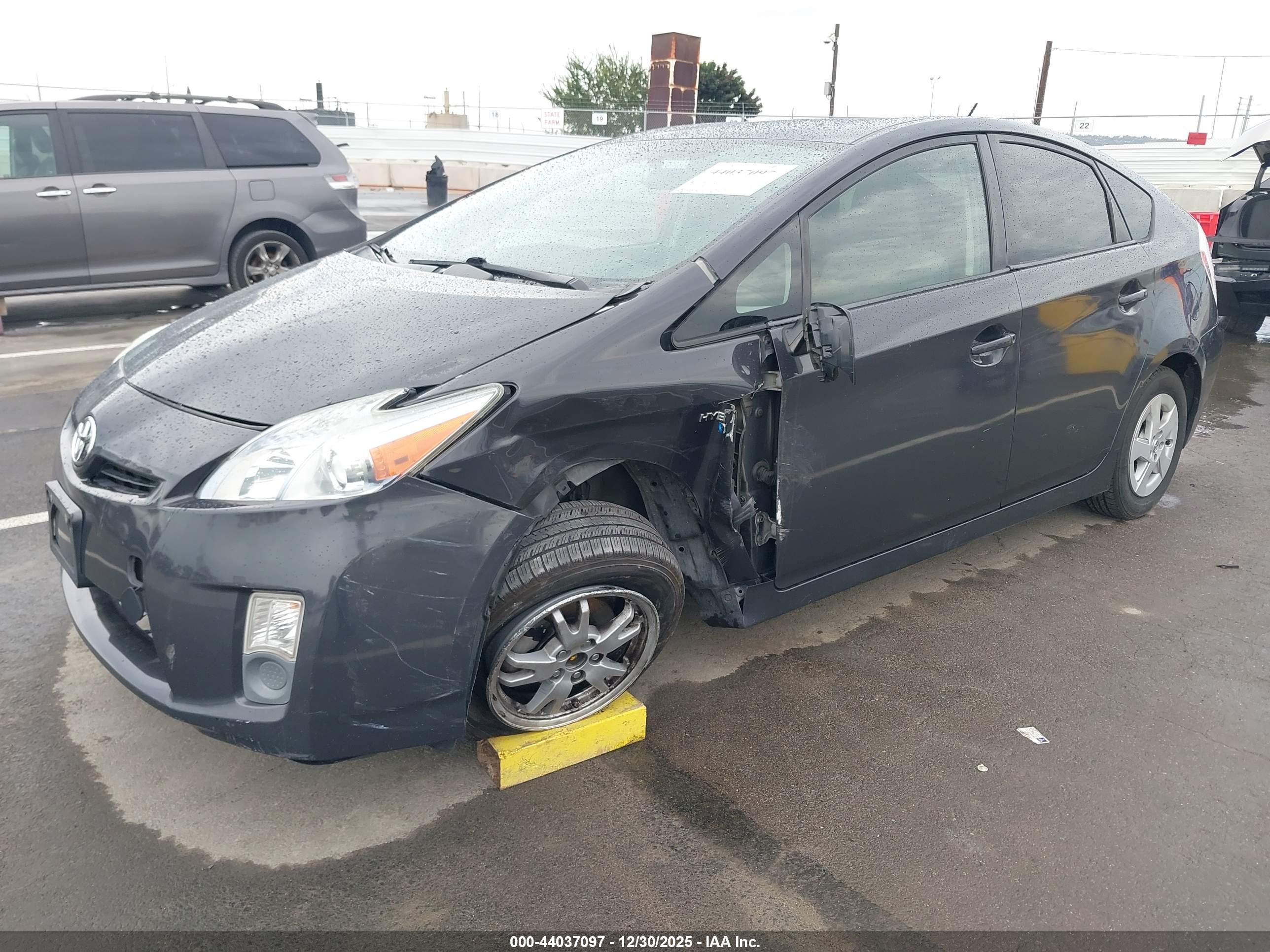 TOYOTA PRIUS image 2