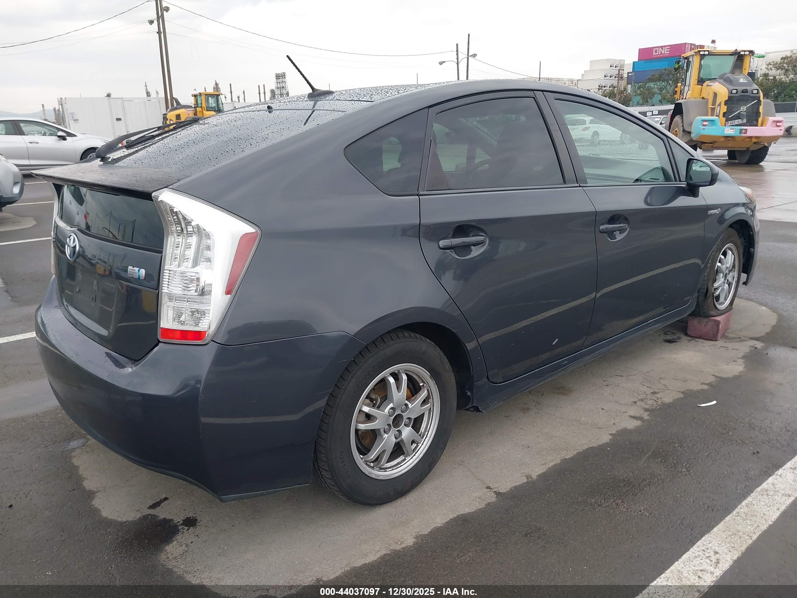 TOYOTA PRIUS image 4