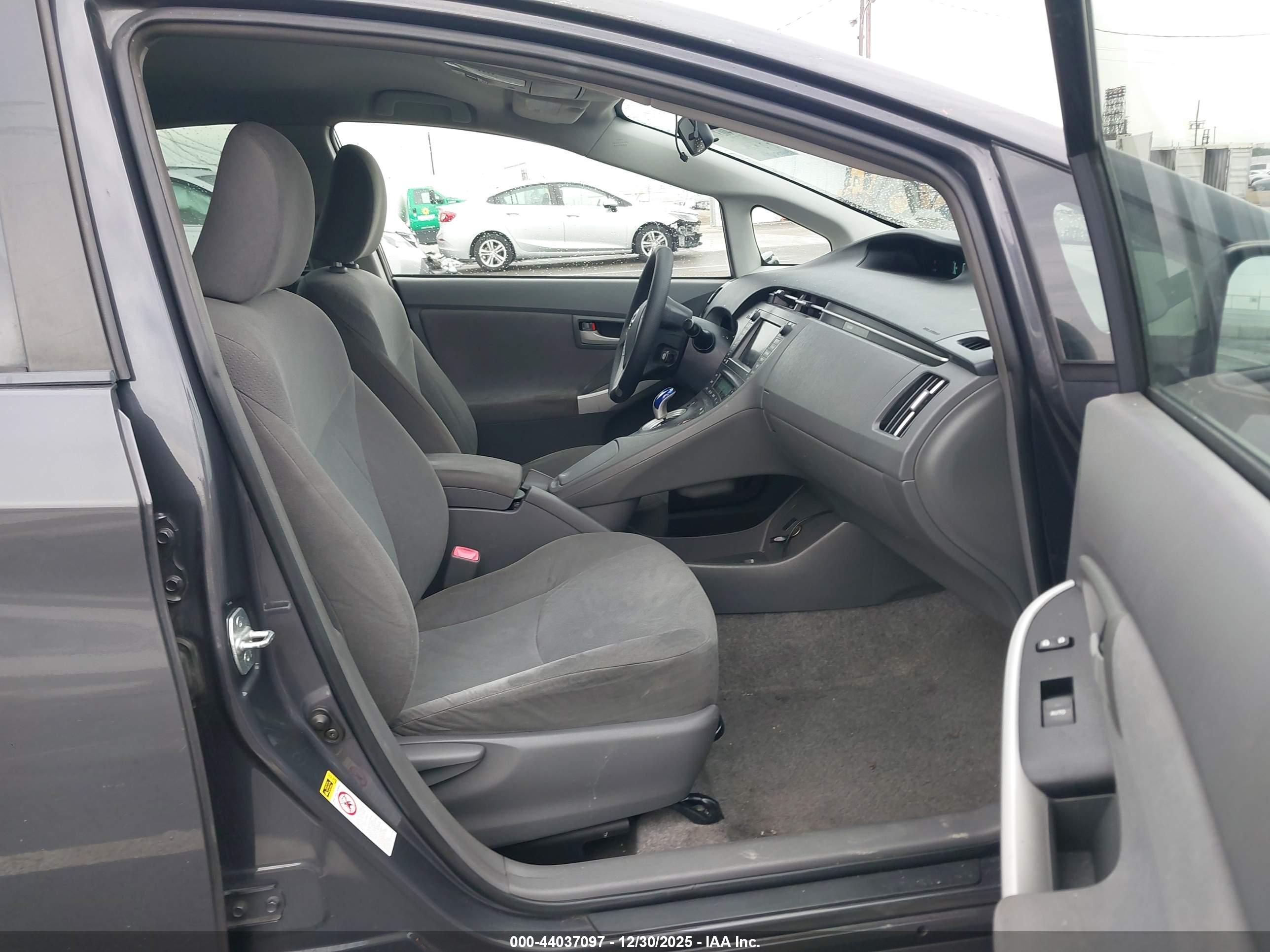 TOYOTA PRIUS image 5