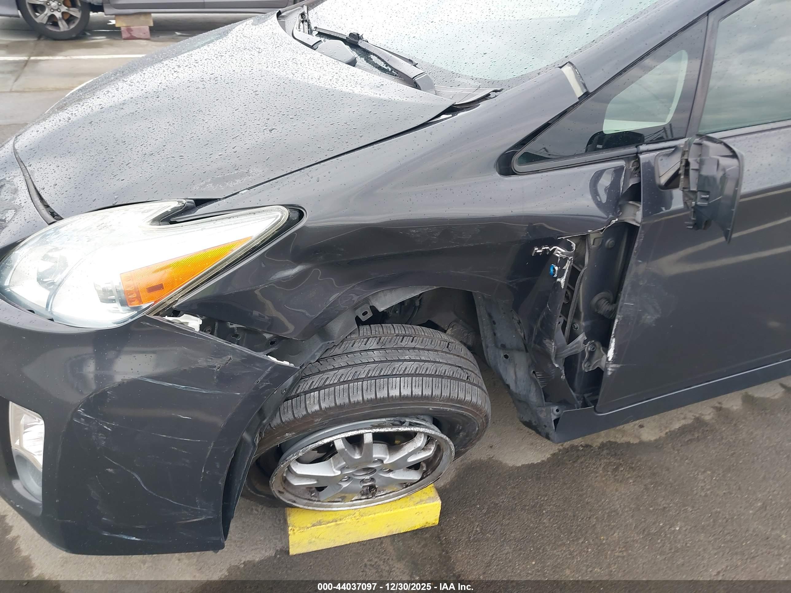 TOYOTA PRIUS image 6