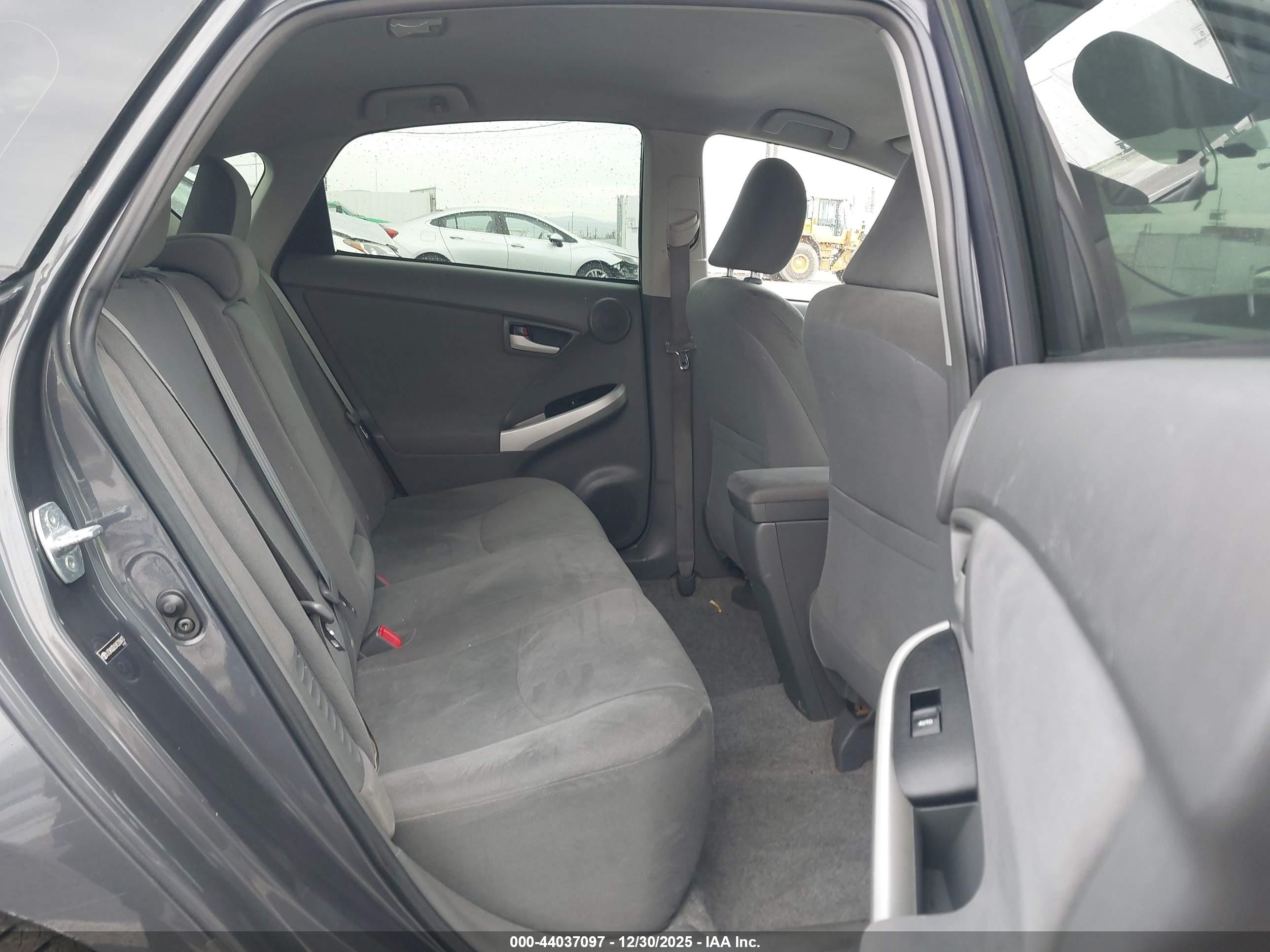 TOYOTA PRIUS image 8