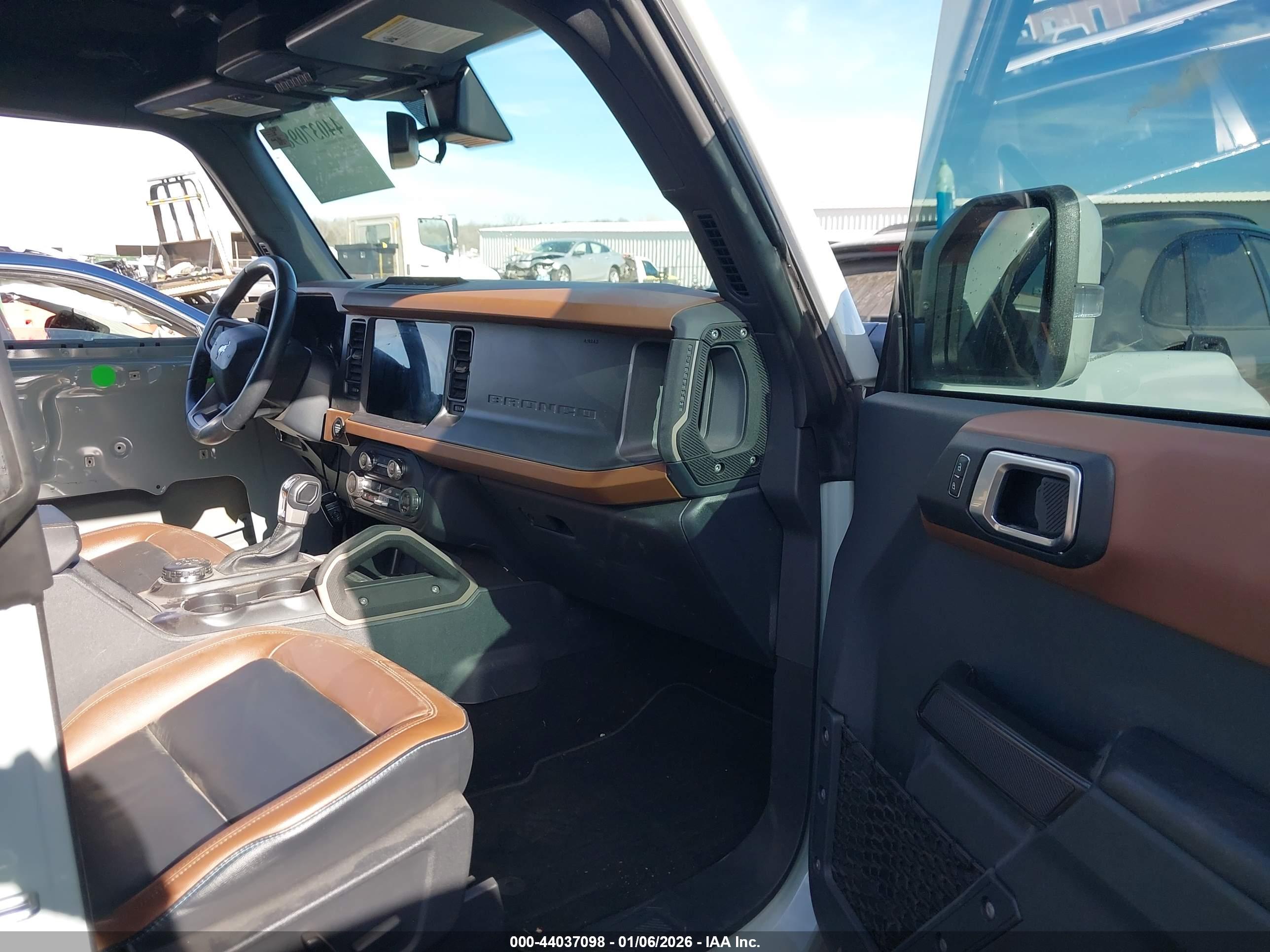 FORD BRONCO image 5