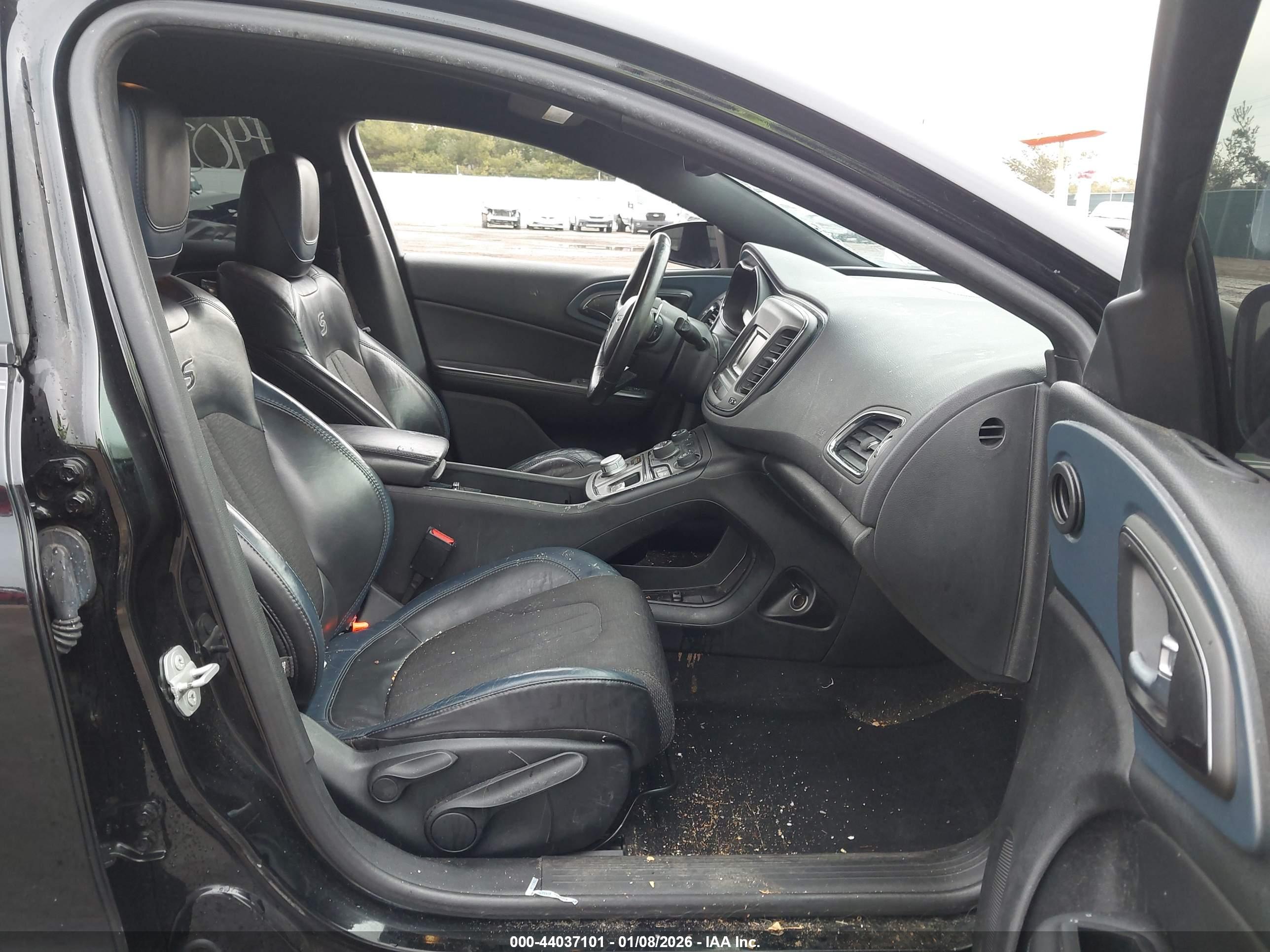 CHRYSLER 200 image 5