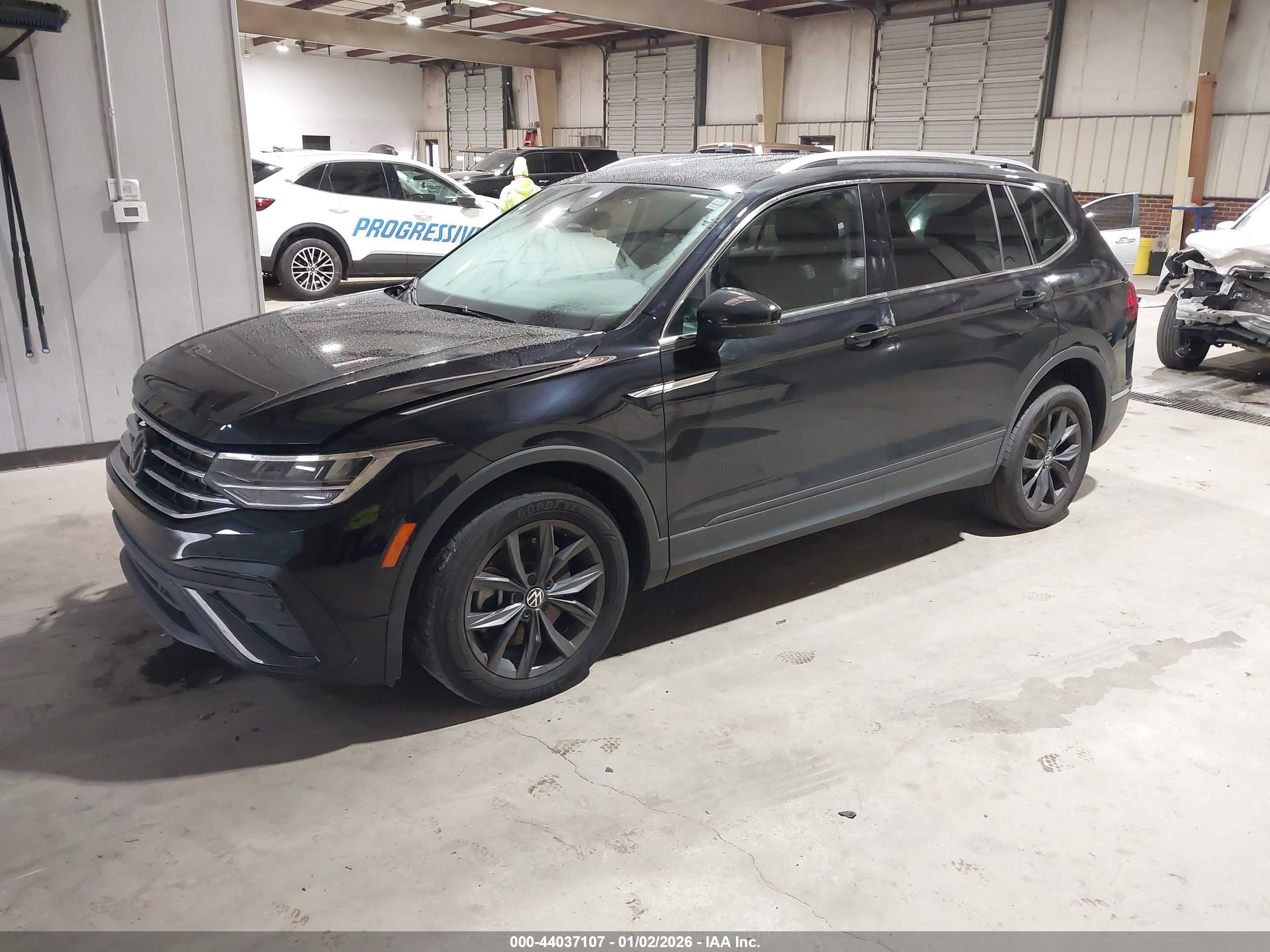 VOLKSWAGEN TIGUAN image 2