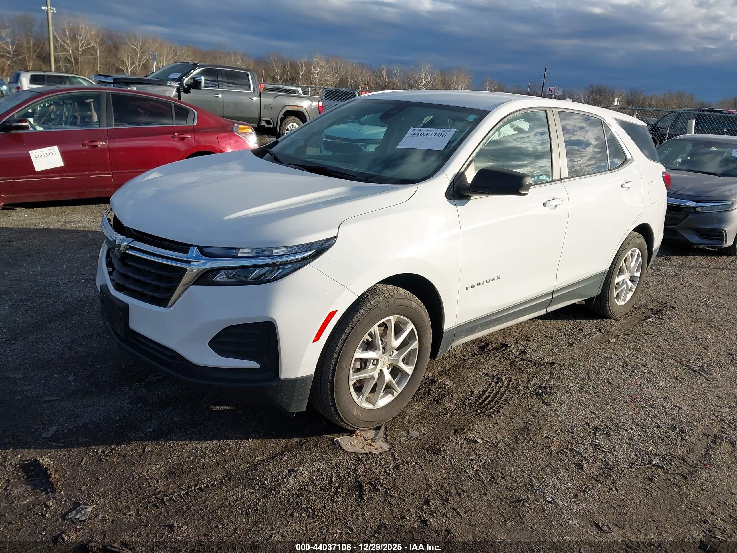 CHEVROLET EQUINOX image 2