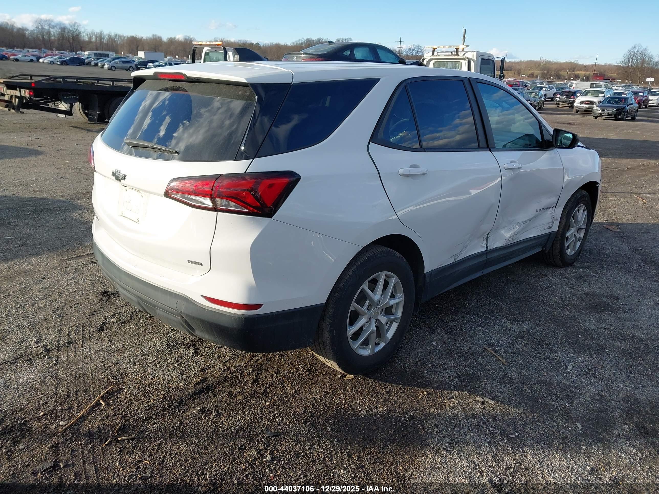 CHEVROLET EQUINOX image 4