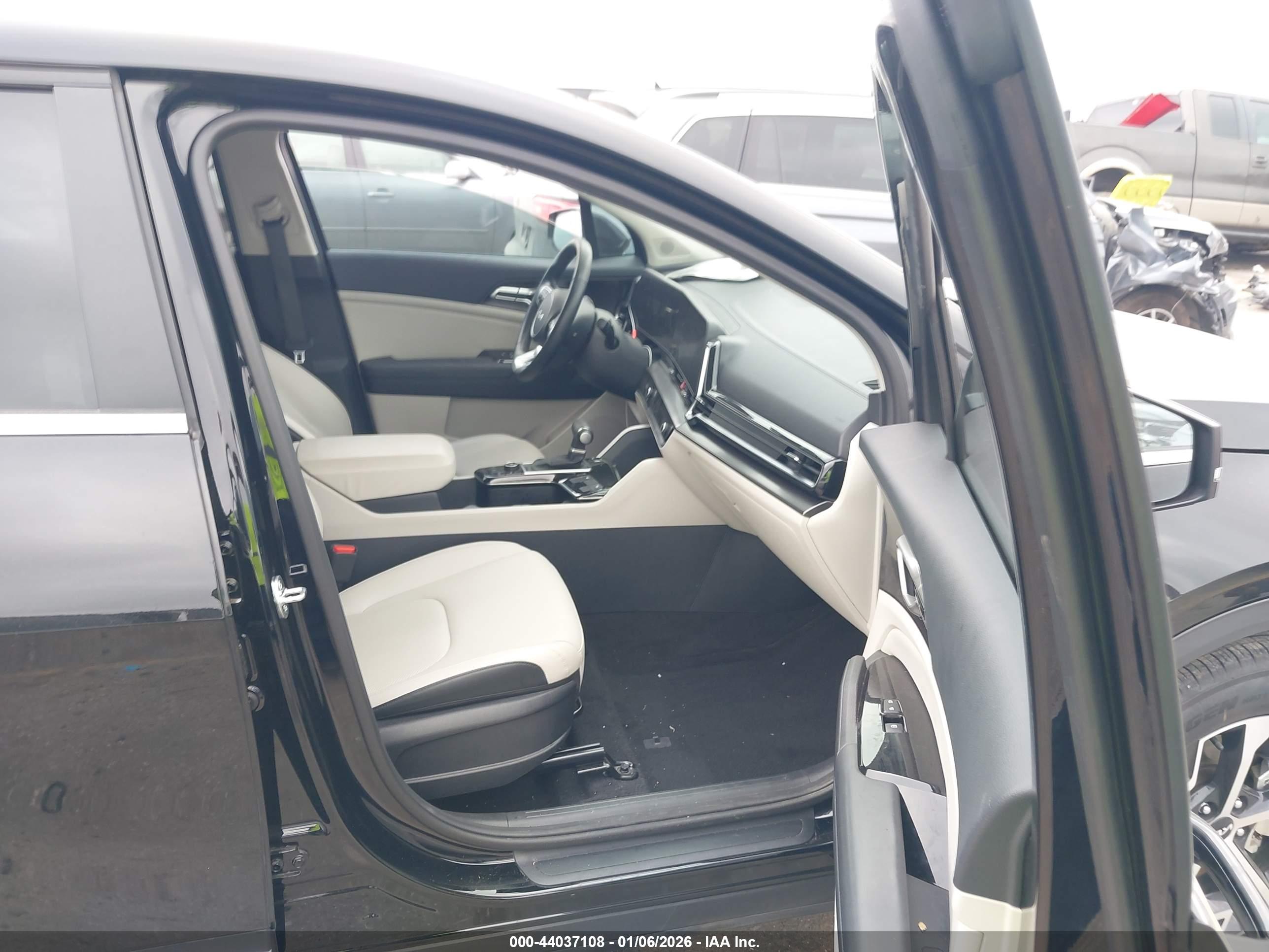 KIA SPORTAGE image 5