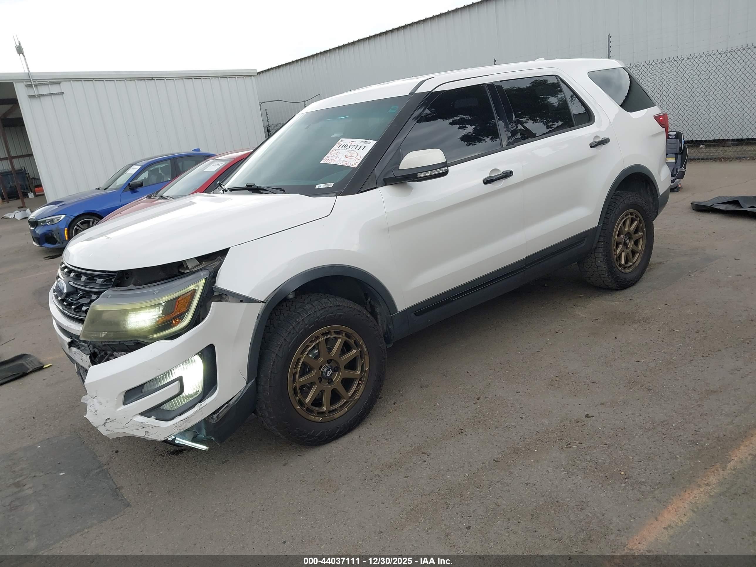 FORD EXPLORER image 2