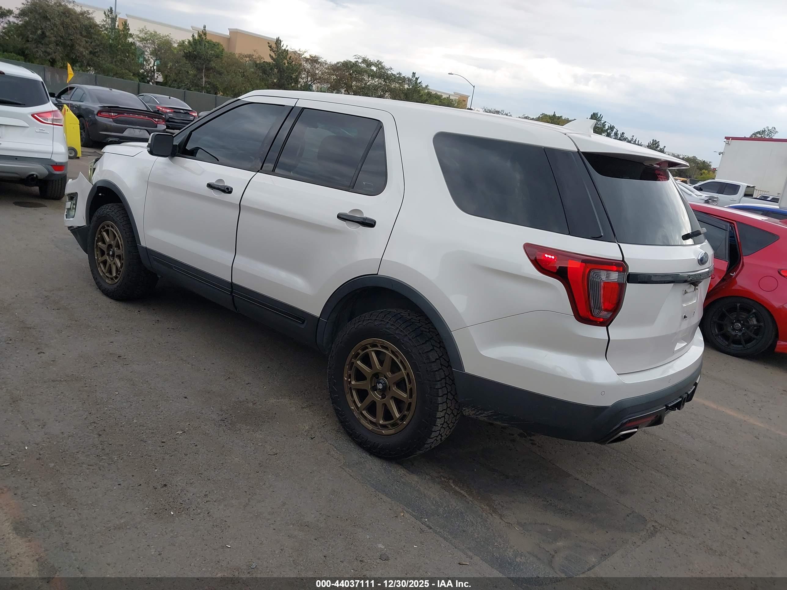 FORD EXPLORER image 3