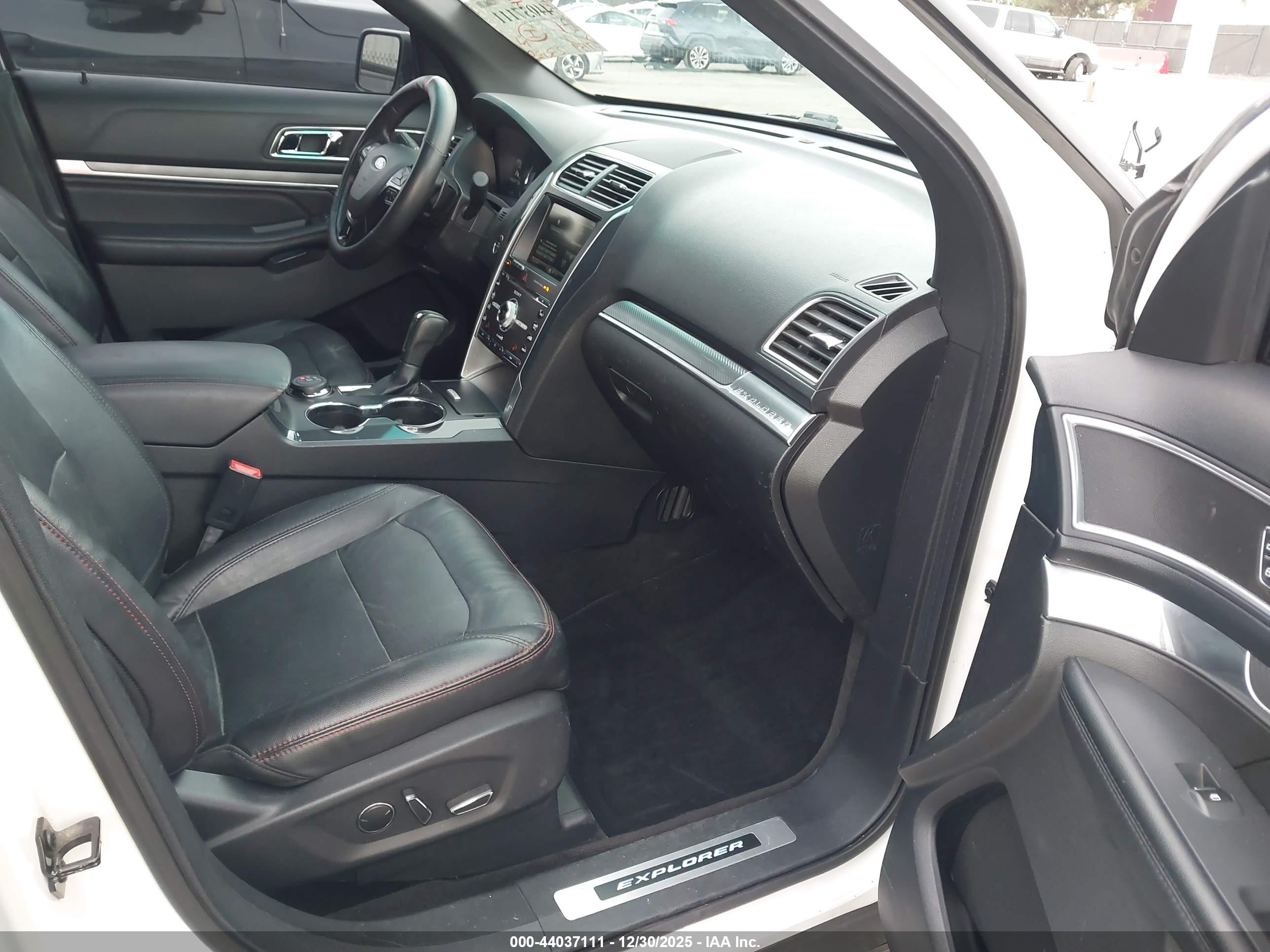 FORD EXPLORER image 5