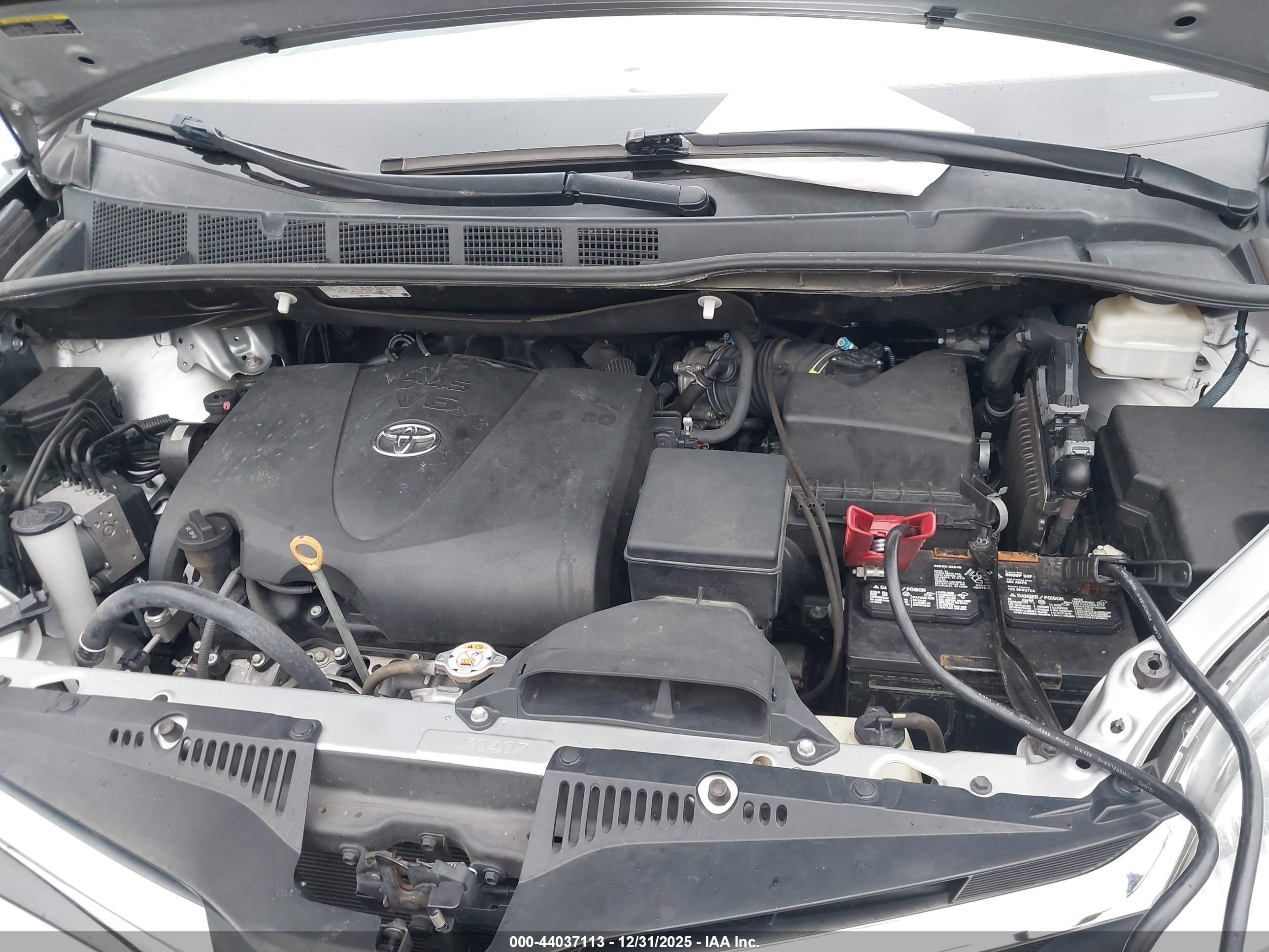 TOYOTA SIENNA image 10