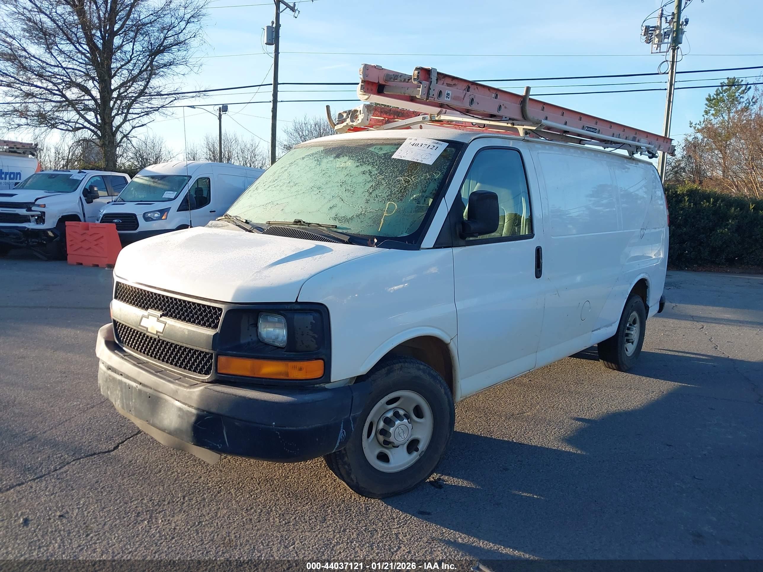 CHEVROLET EXPRESS image 2