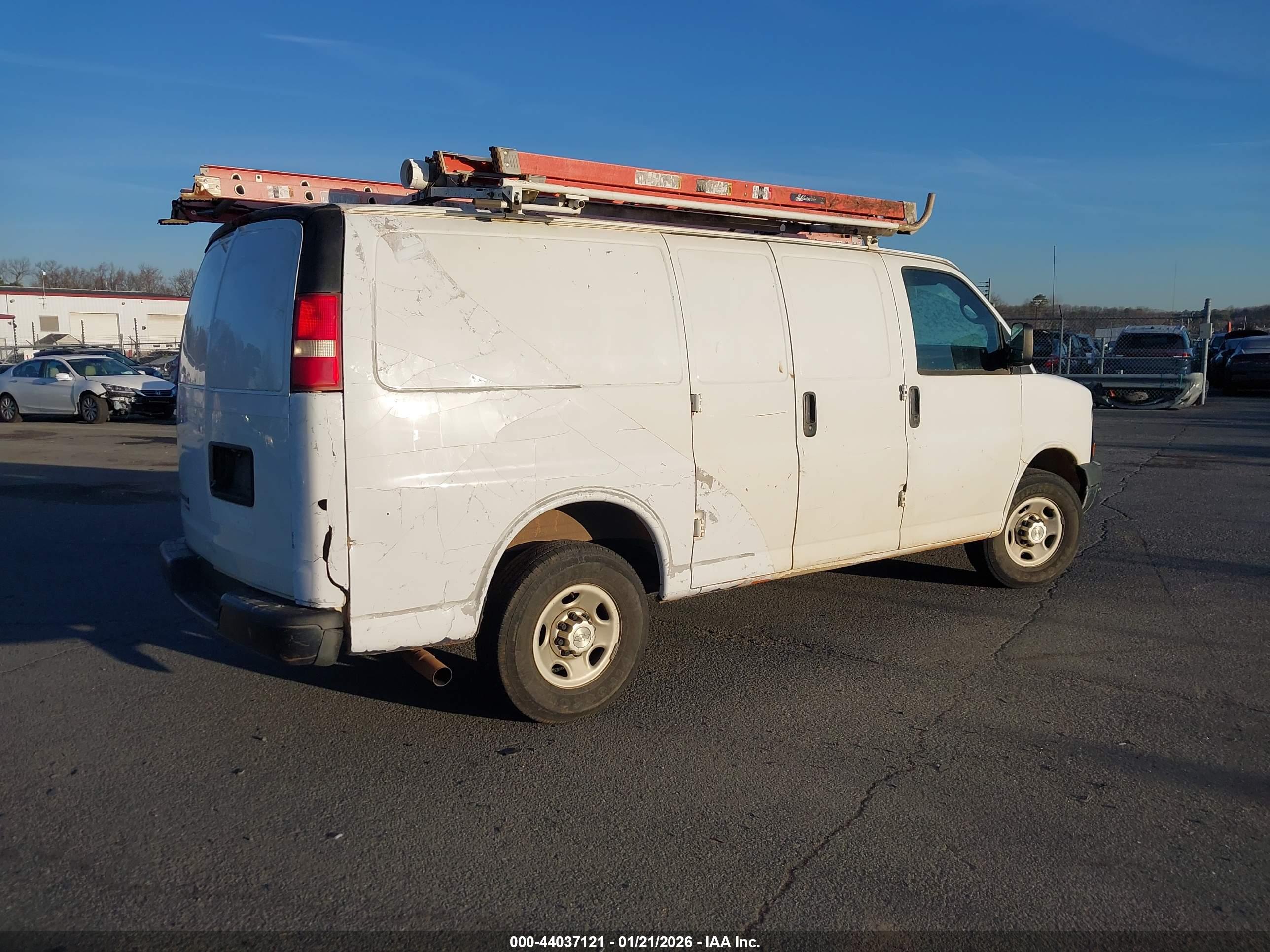 CHEVROLET EXPRESS image 4