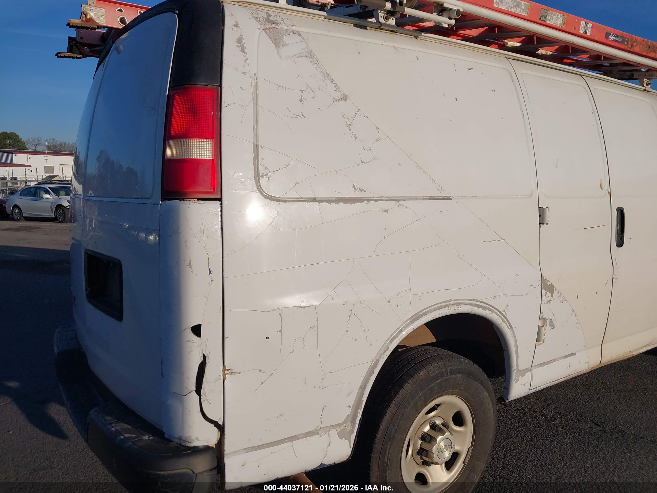 CHEVROLET EXPRESS image 6