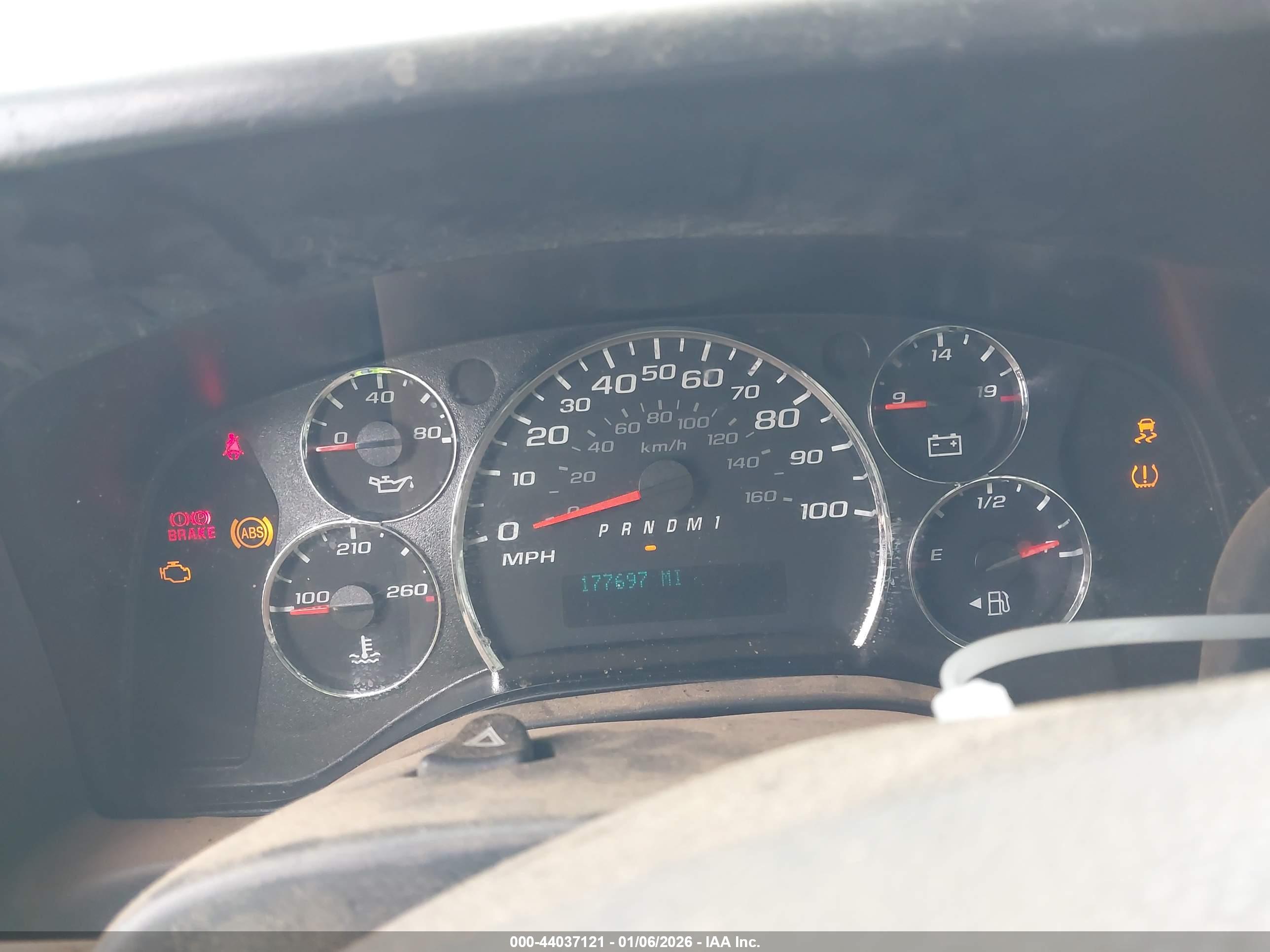 CHEVROLET EXPRESS image 7