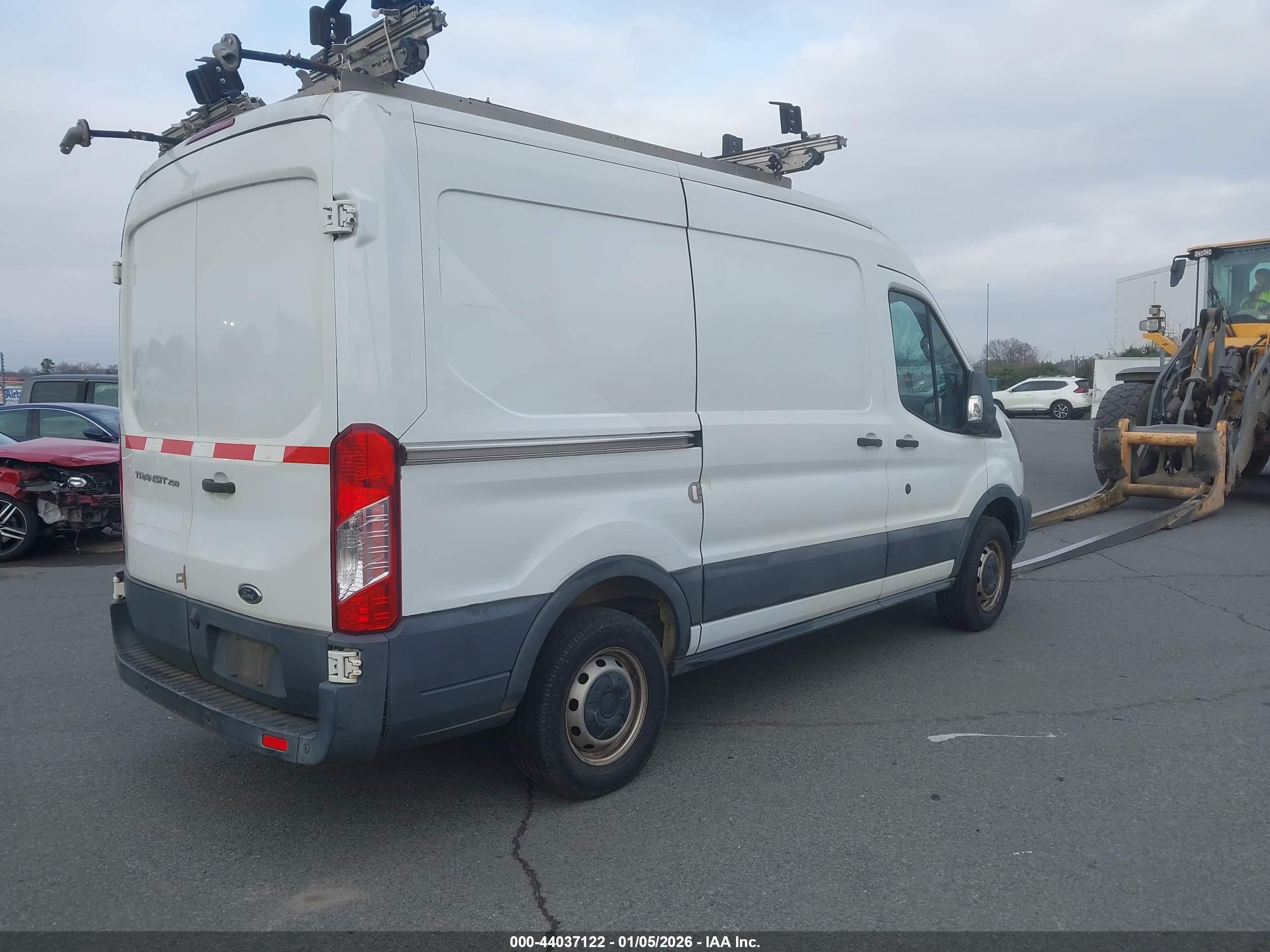 FORD TRANSIT-250 image 4