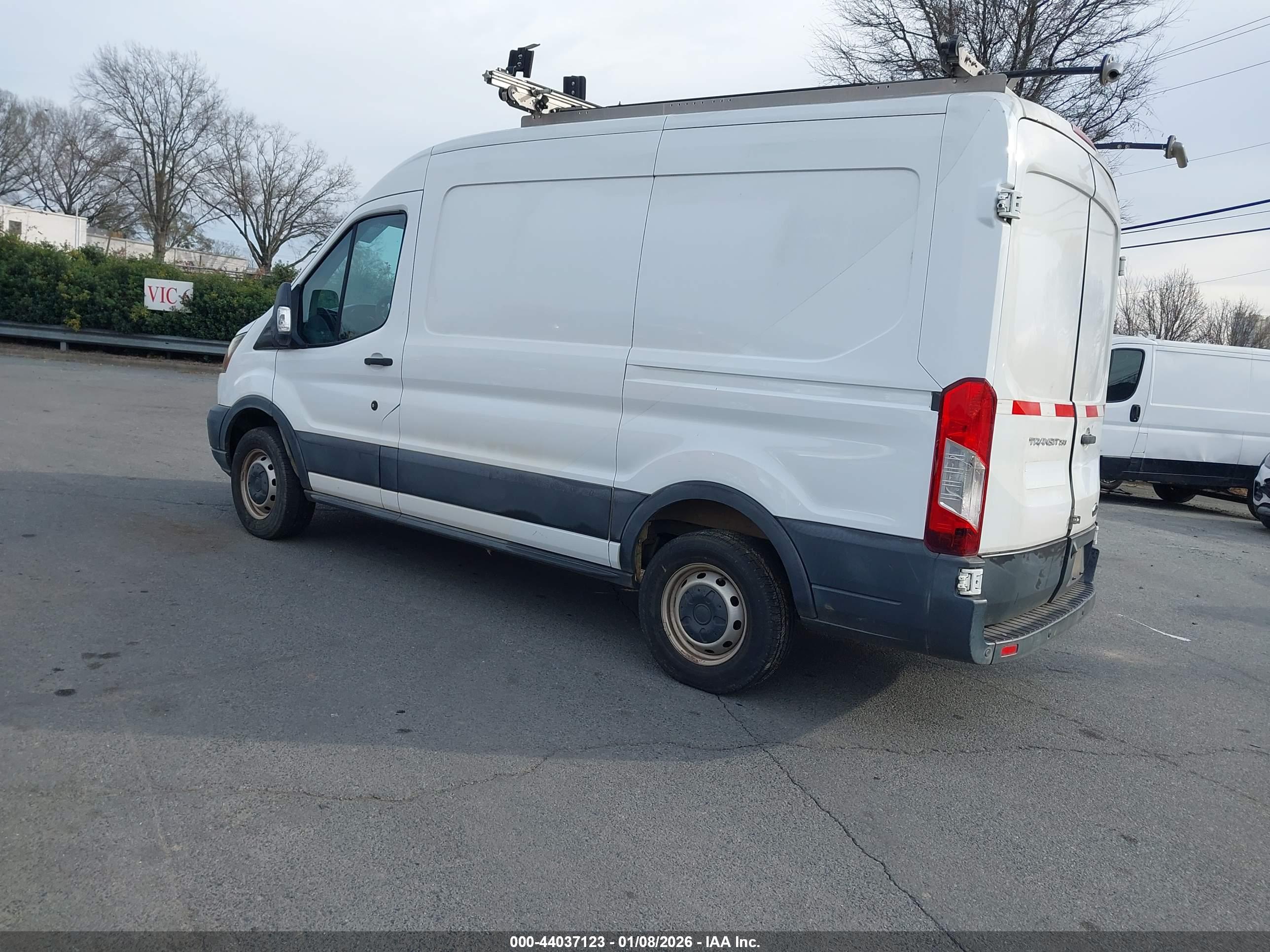 FORD TRANSIT-250 image 3