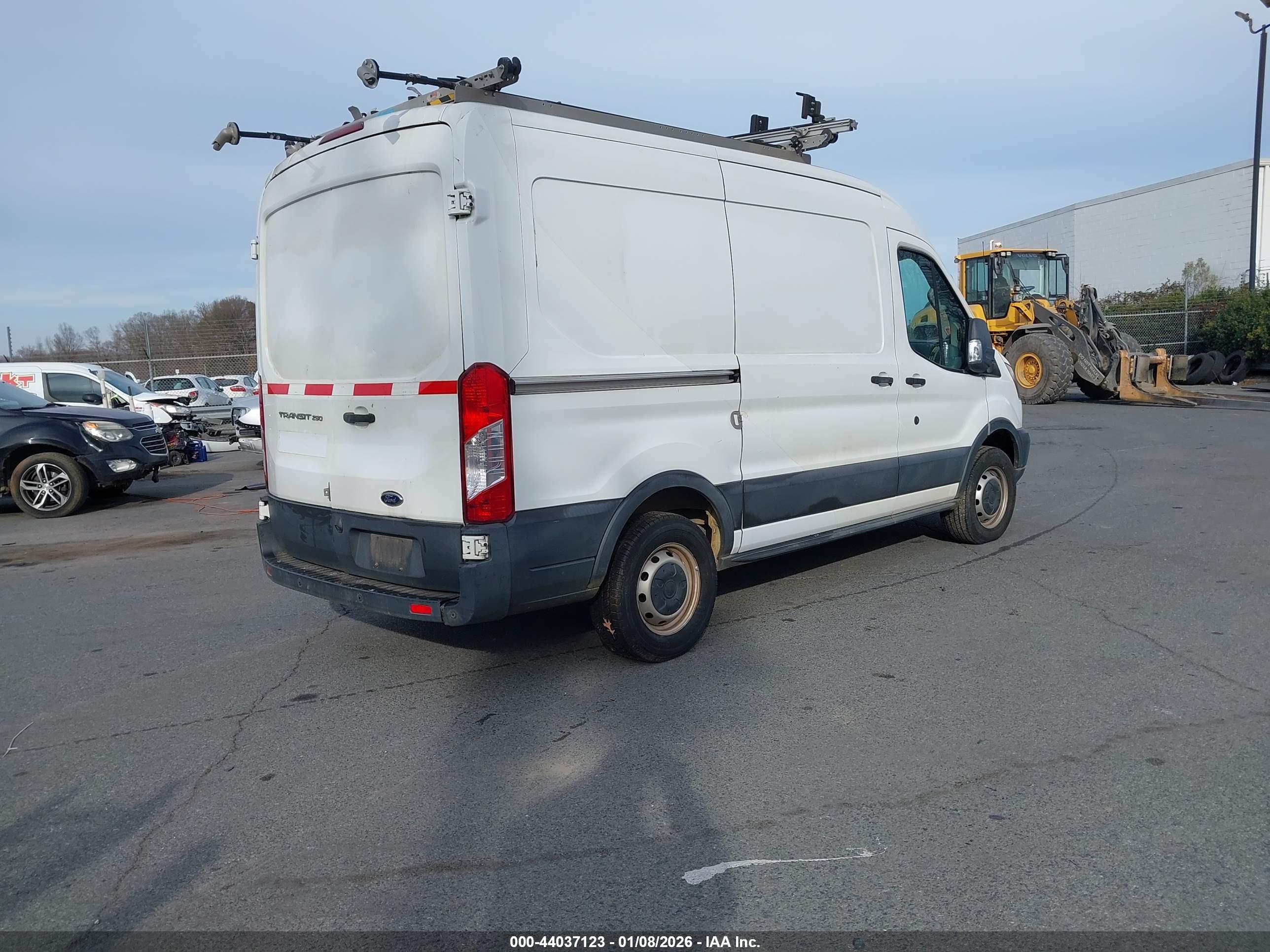 FORD TRANSIT-250 image 4