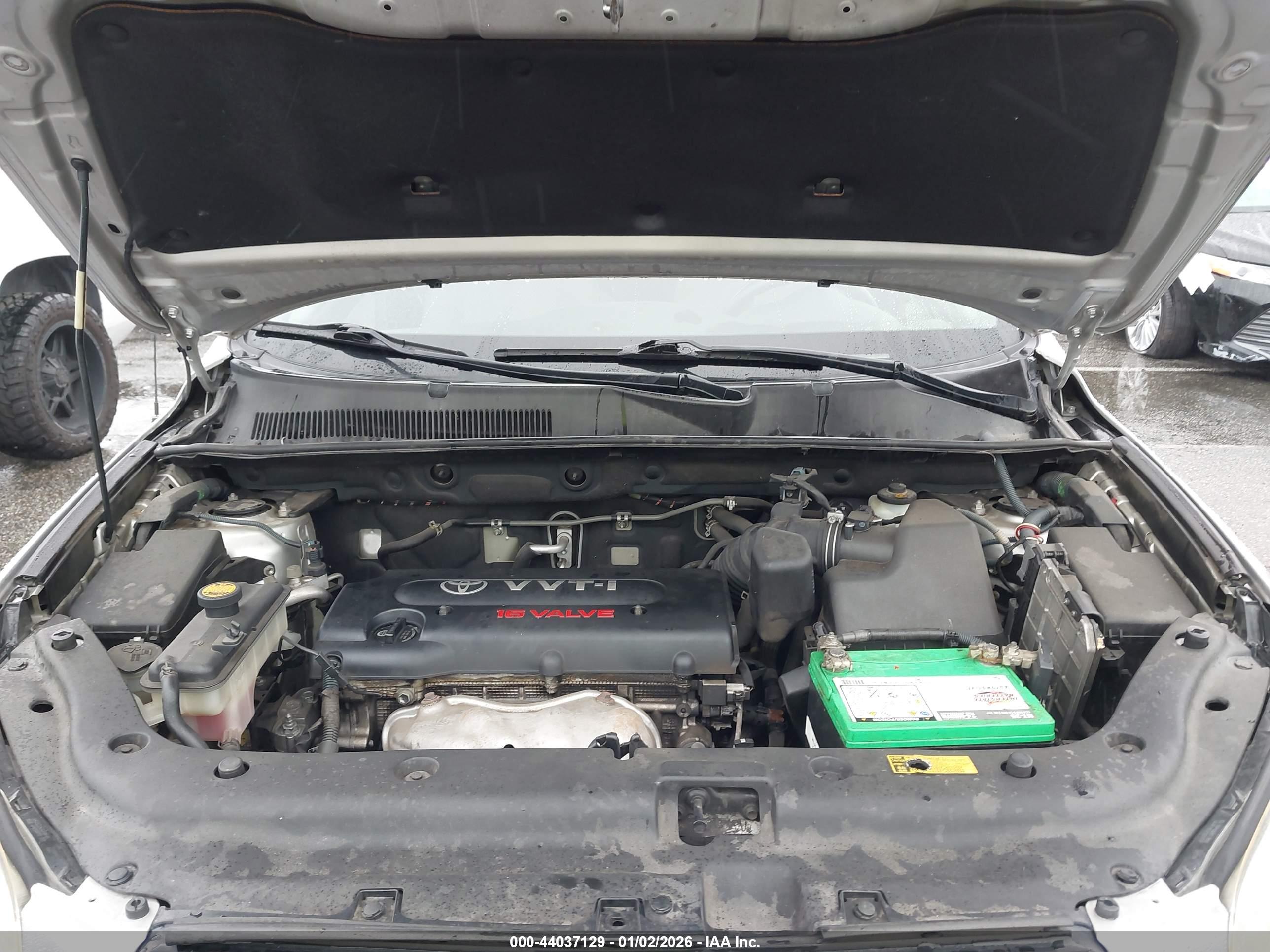 TOYOTA RAV4 image 10