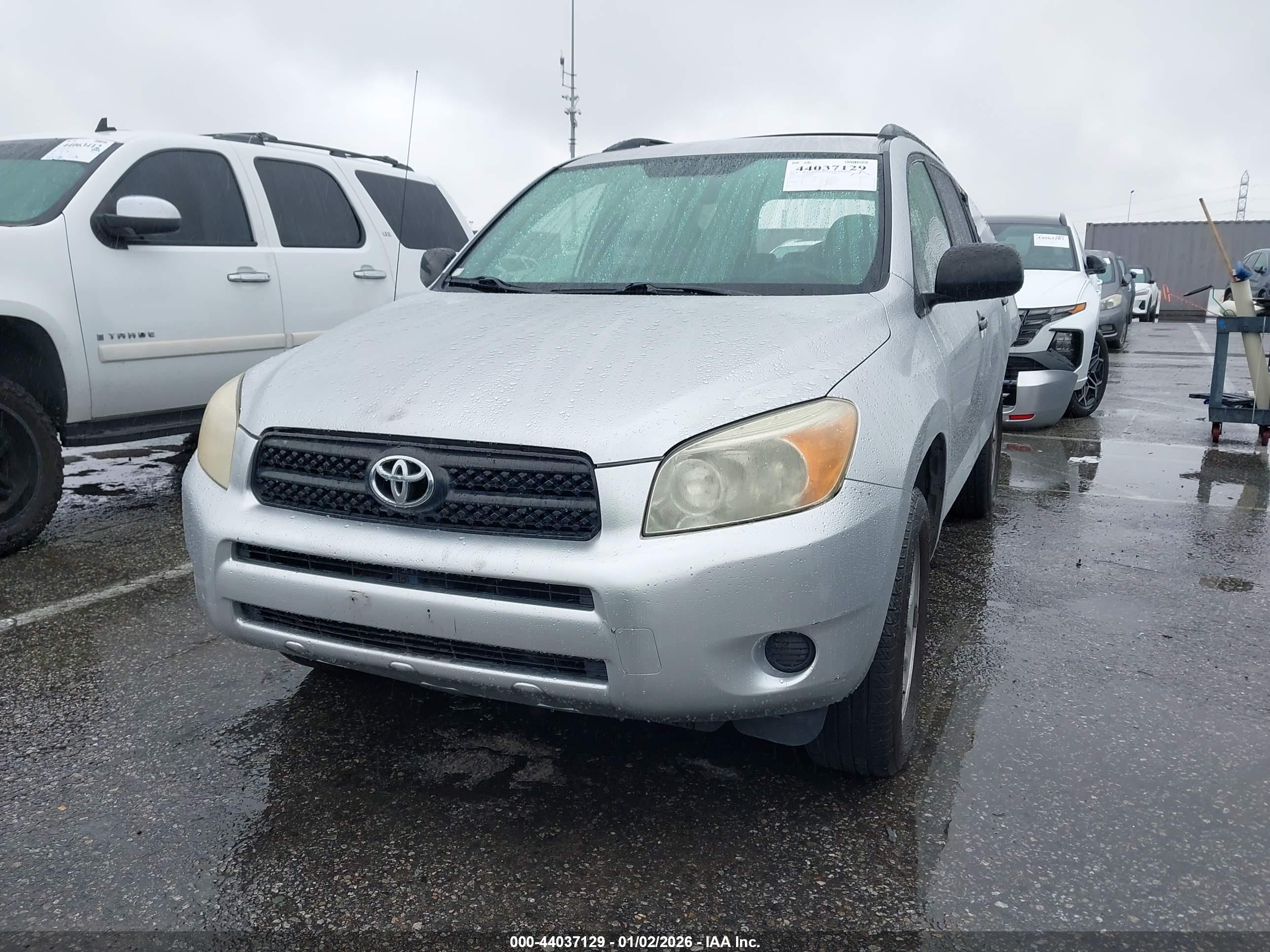TOYOTA RAV4 image 2