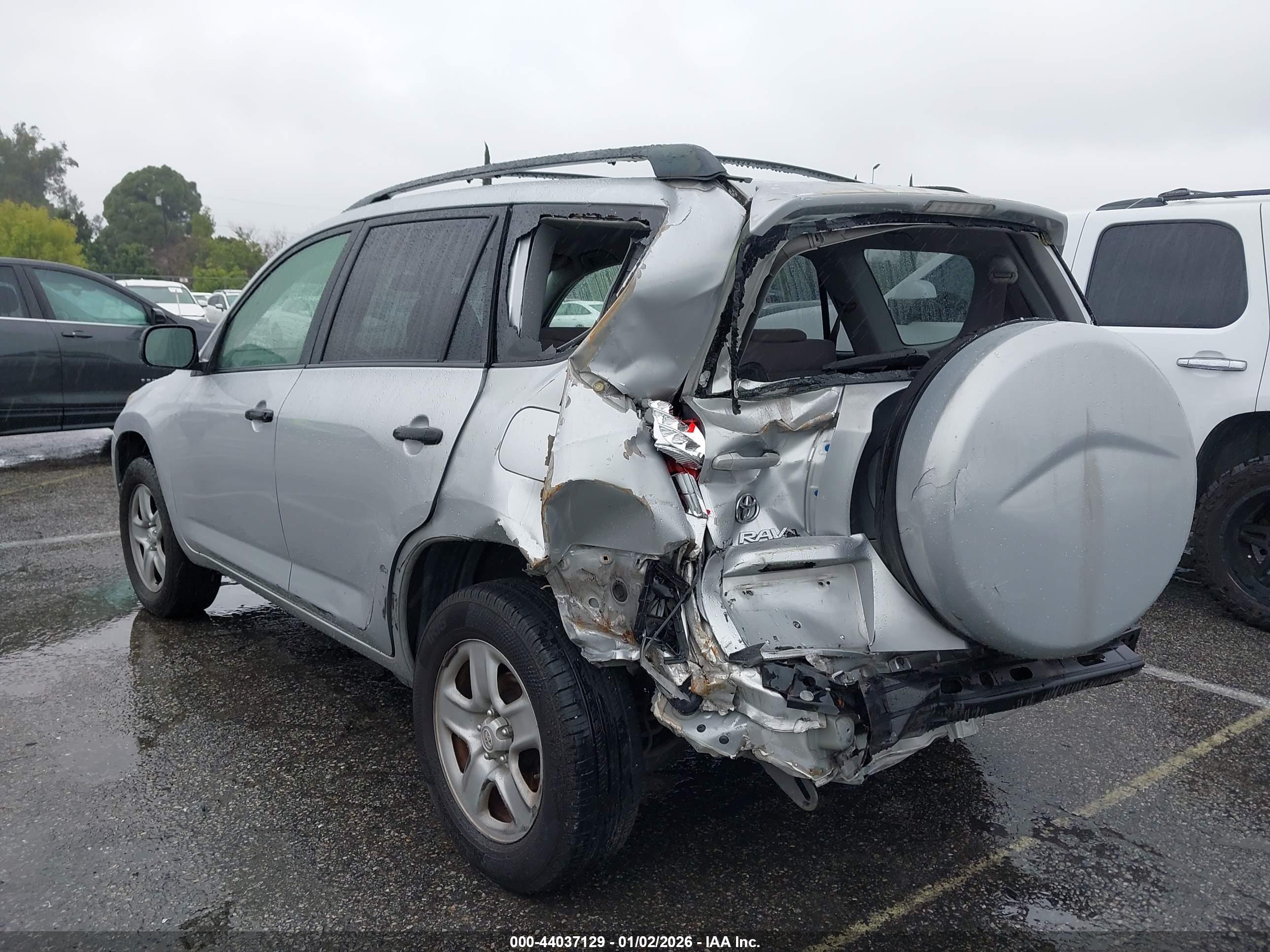 TOYOTA RAV4 image 3