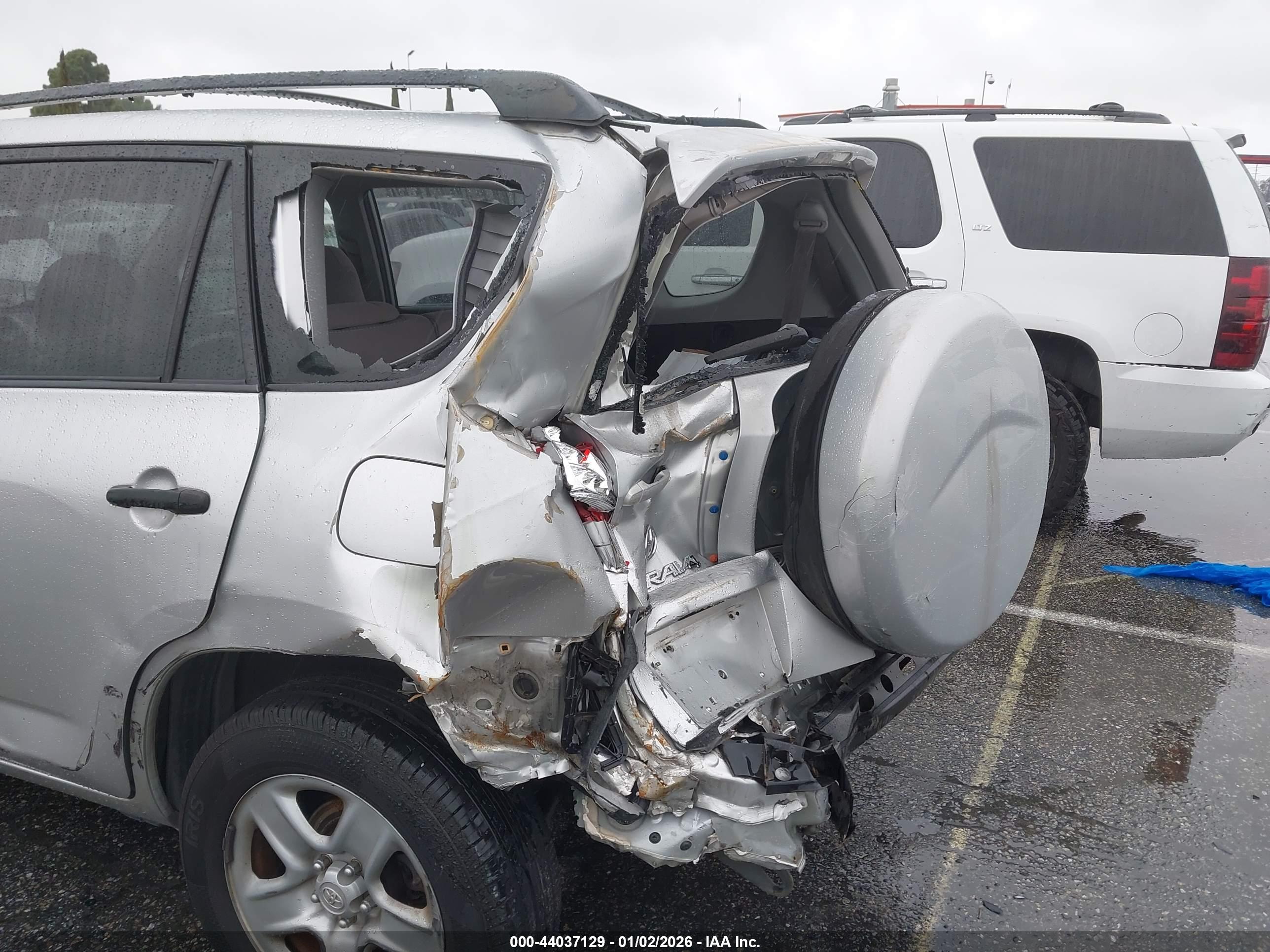 TOYOTA RAV4 image 6