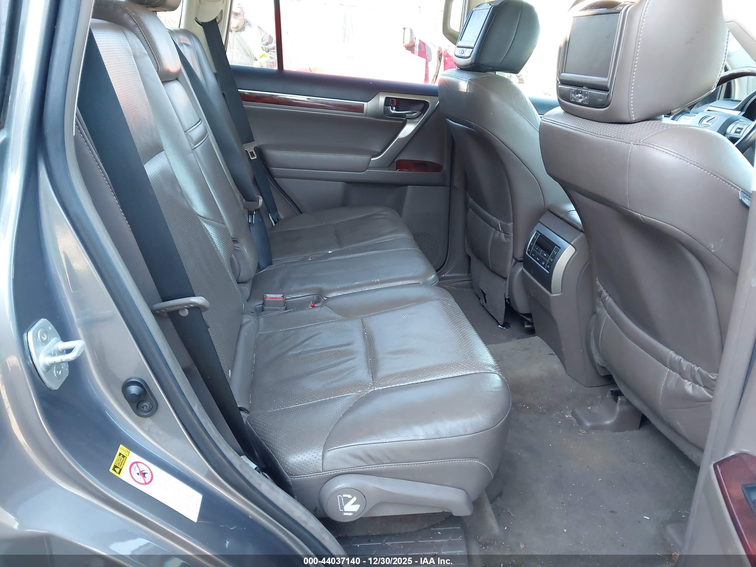 LEXUS GX image 8