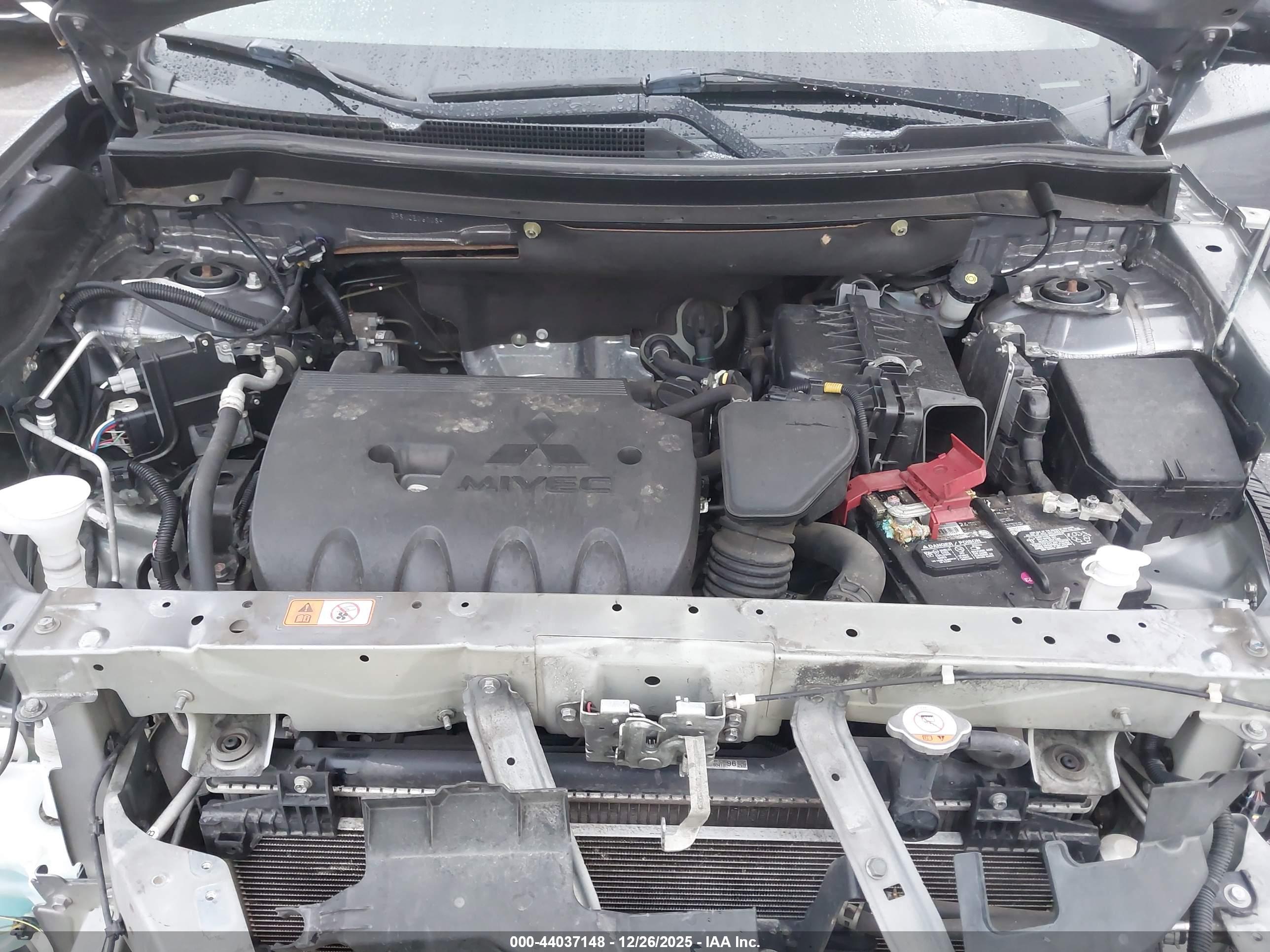 MITSUBISHI OUTLANDER image 10