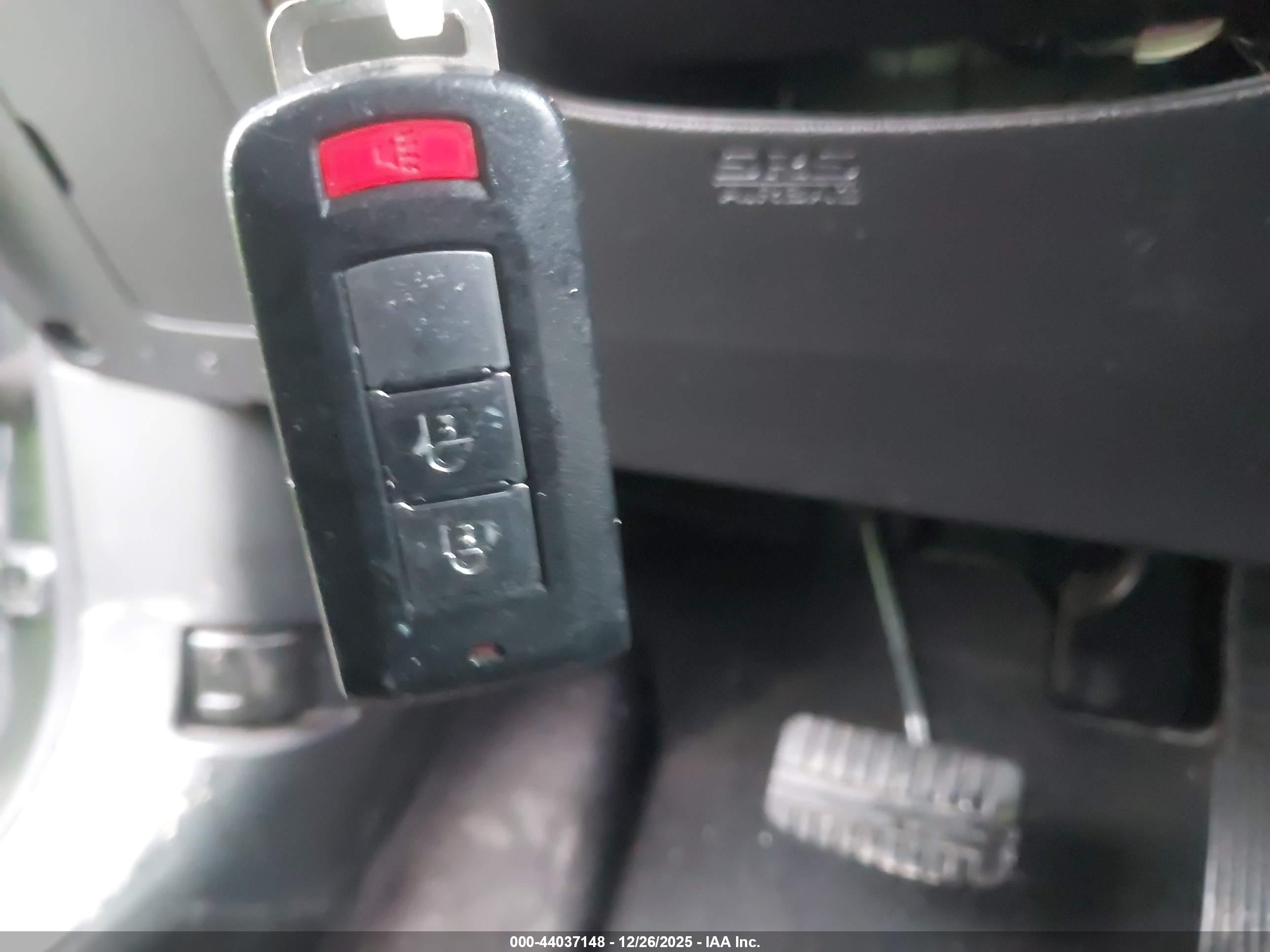 MITSUBISHI OUTLANDER image 11