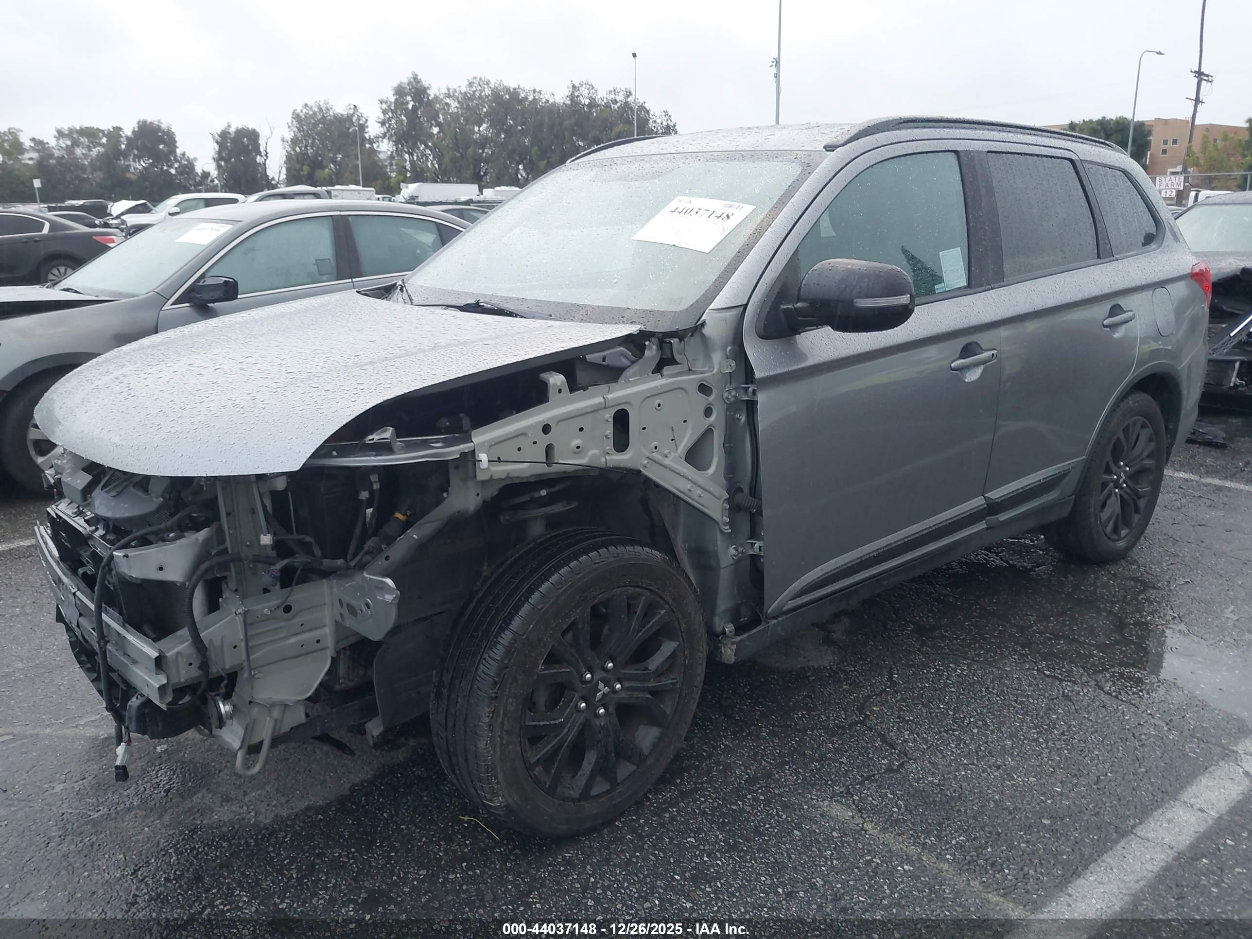 MITSUBISHI OUTLANDER image 2