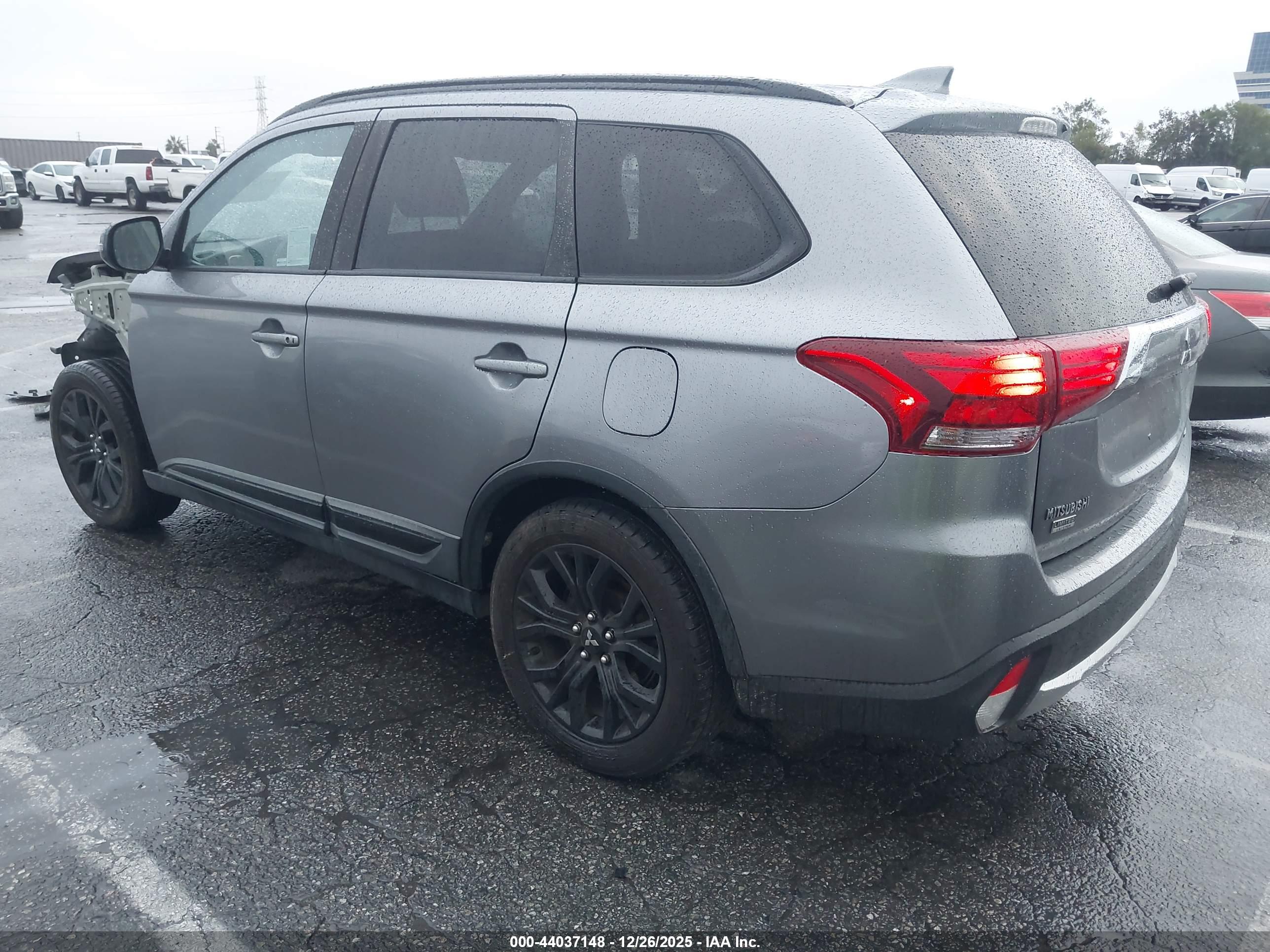 MITSUBISHI OUTLANDER image 3