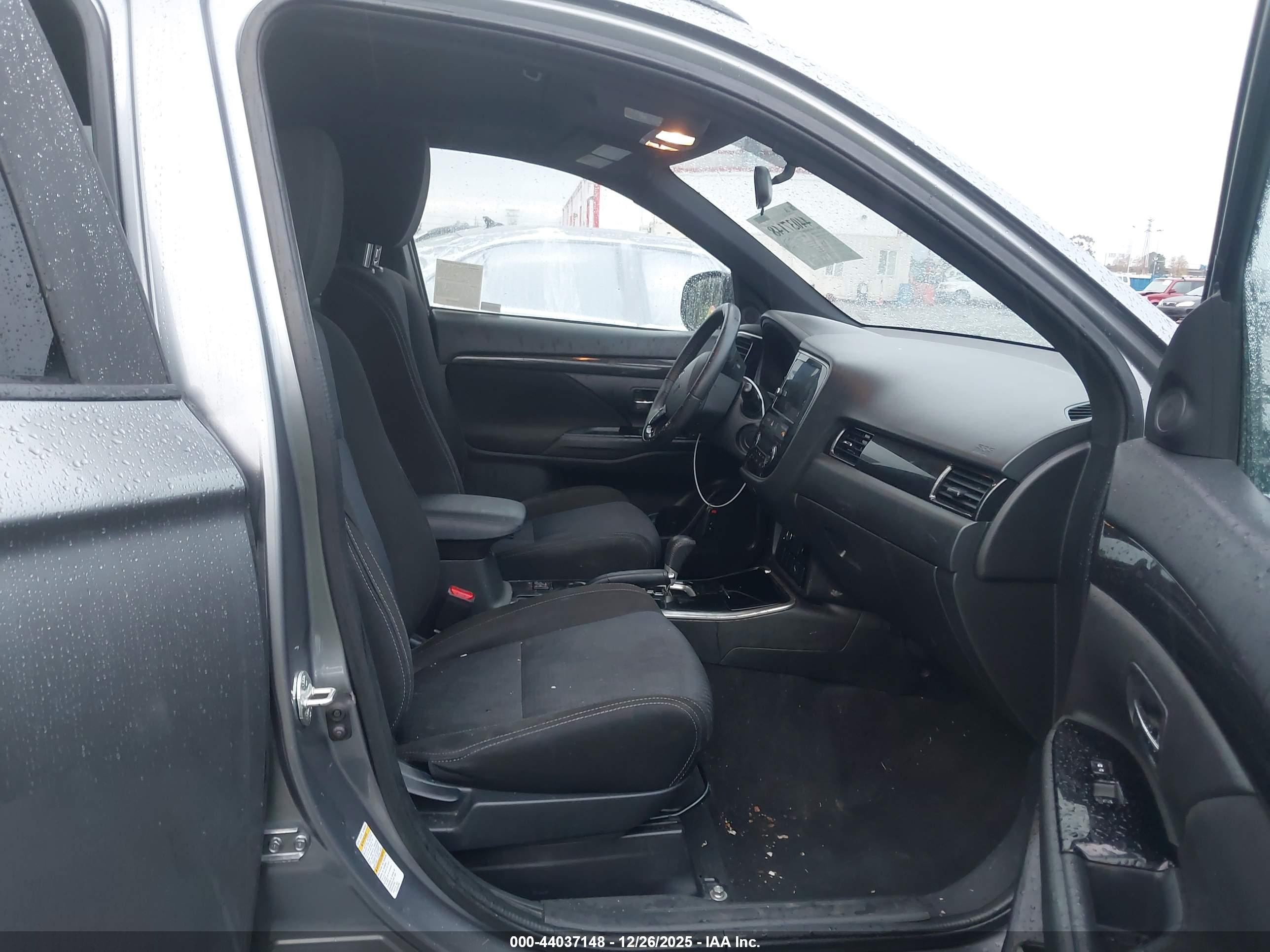MITSUBISHI OUTLANDER image 5