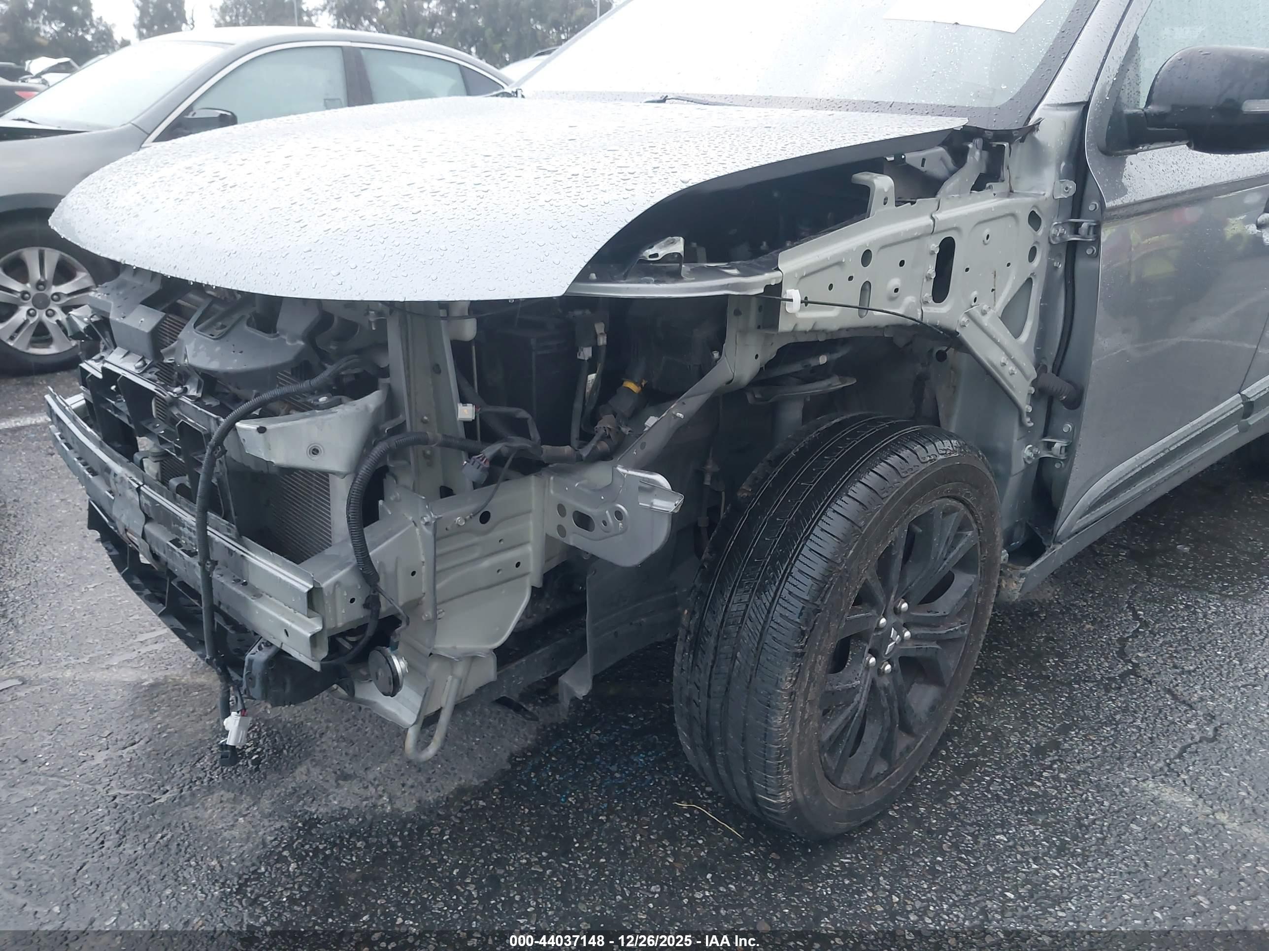 MITSUBISHI OUTLANDER image 6