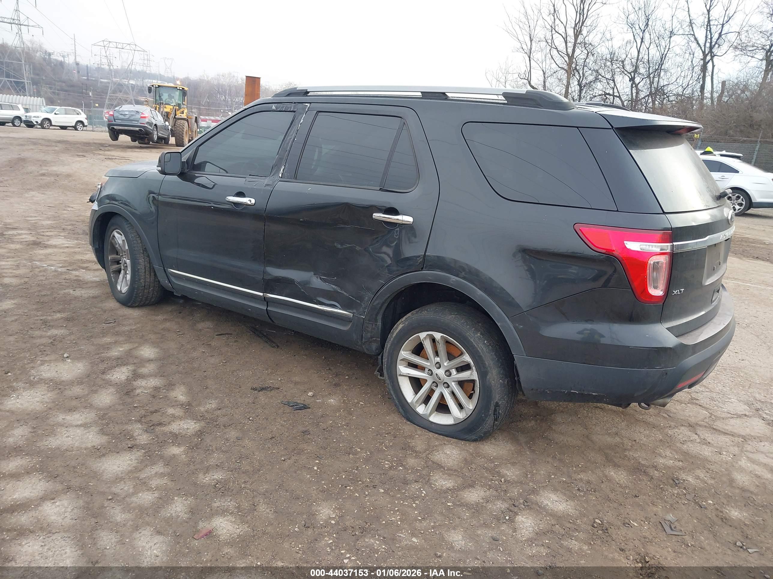 FORD EXPLORER image 3