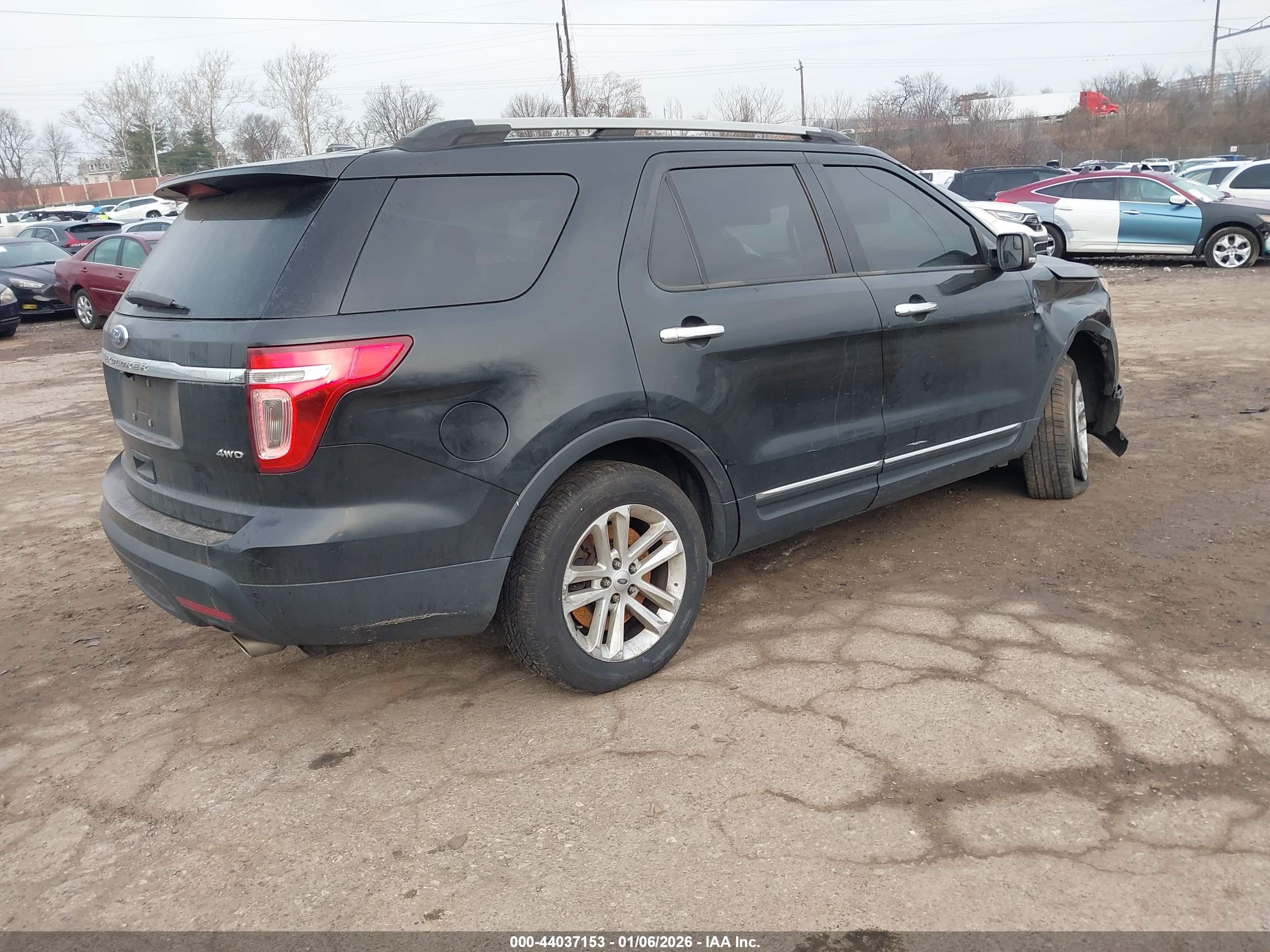 FORD EXPLORER image 4