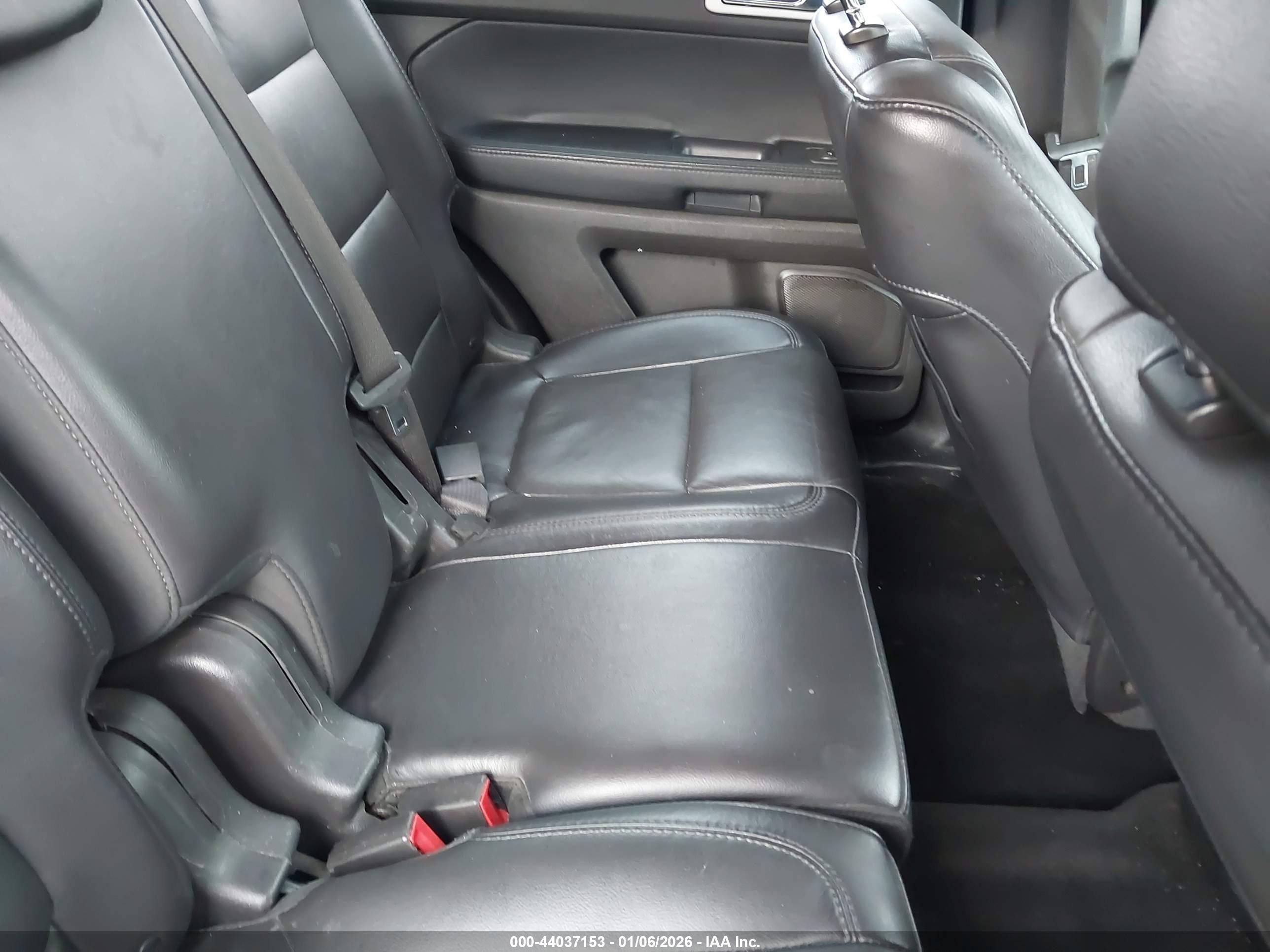 FORD EXPLORER image 8