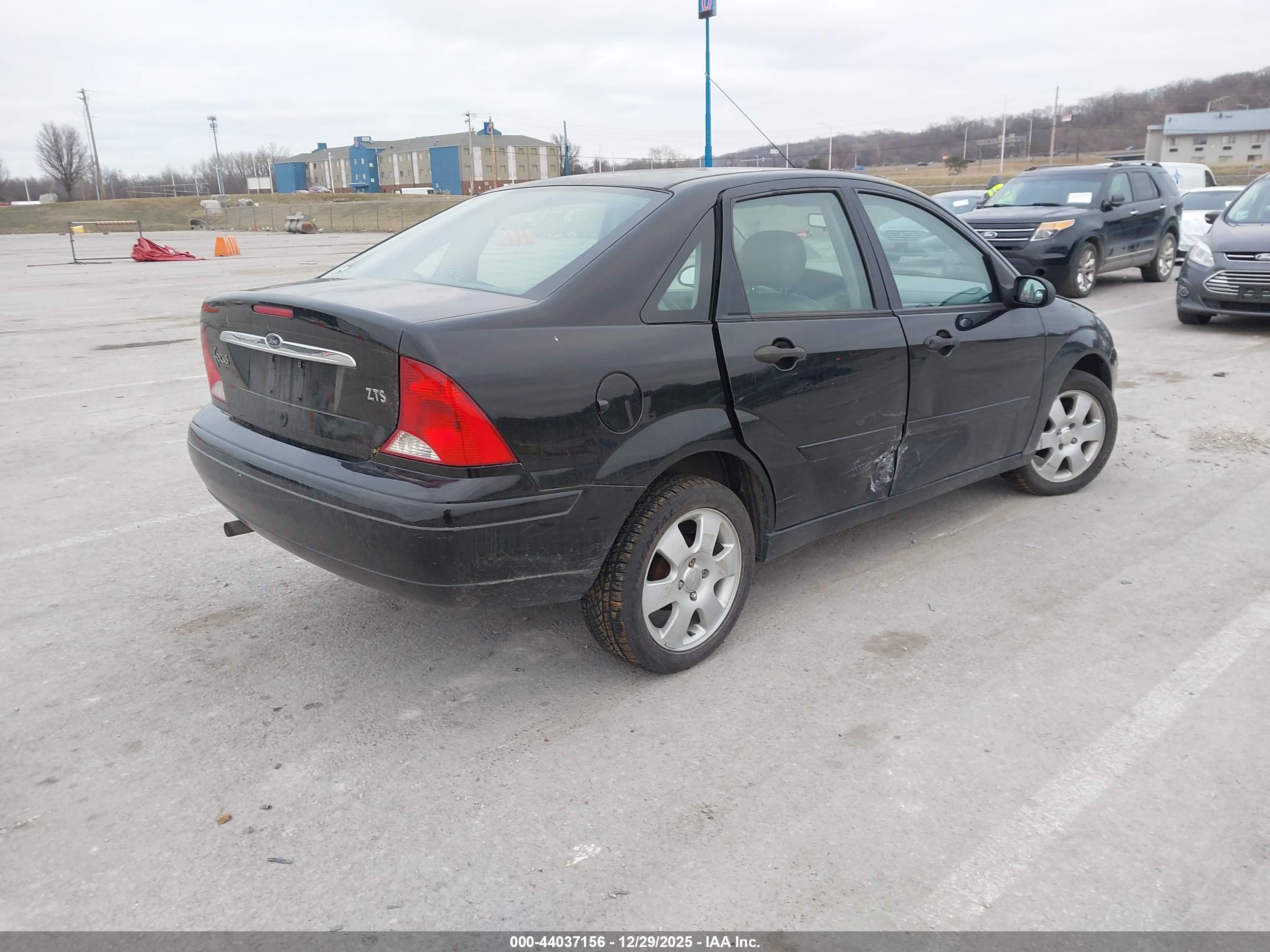 FORD FOCUS image 4