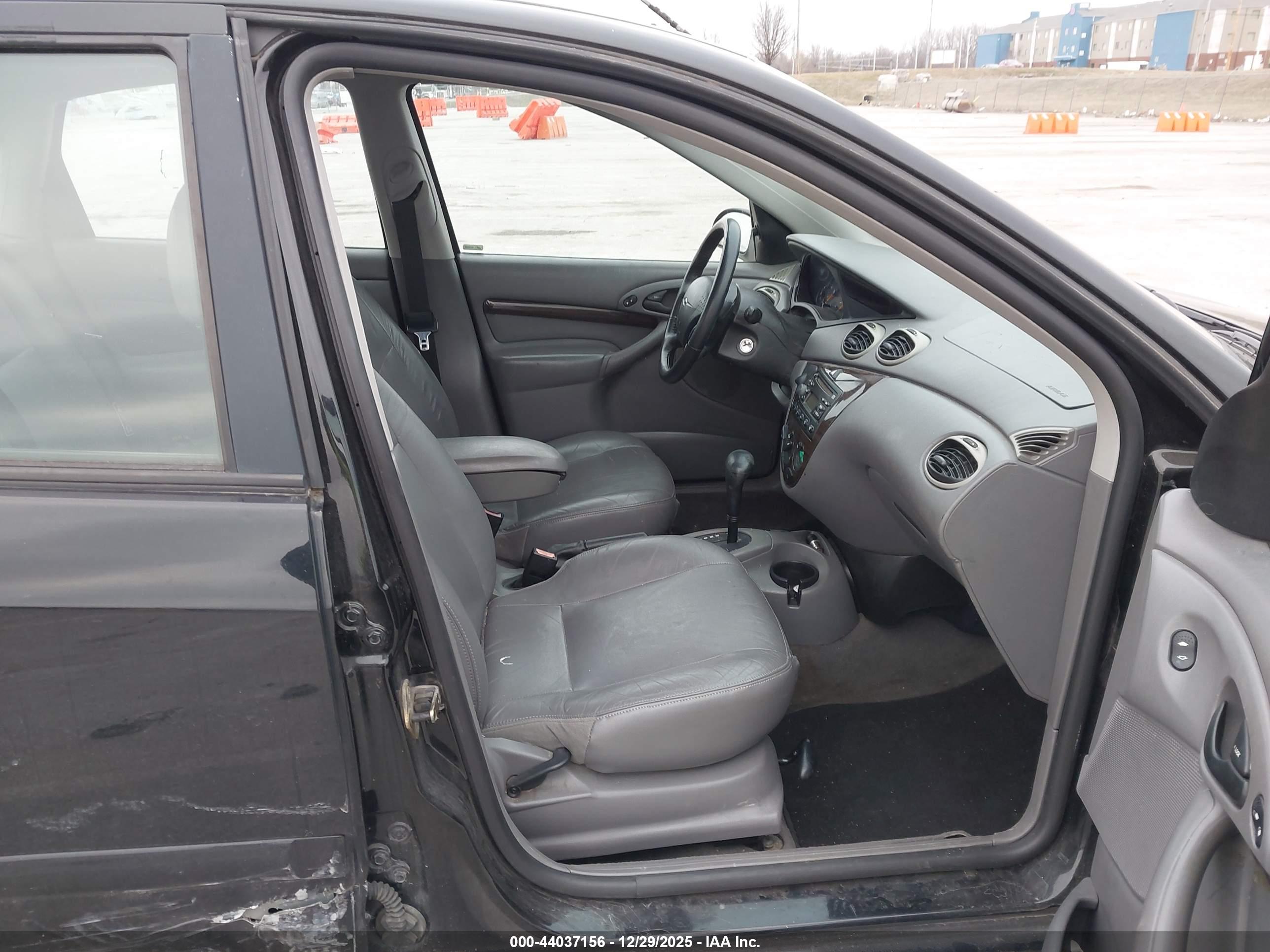 FORD FOCUS image 5