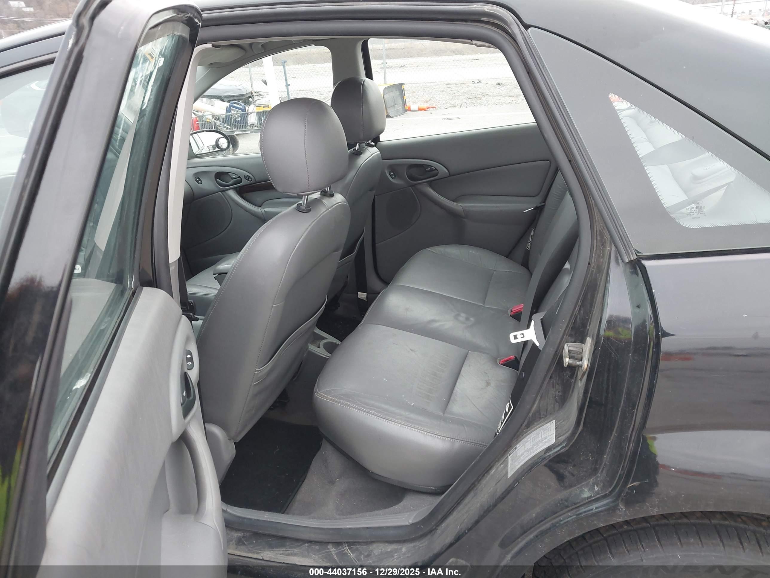FORD FOCUS image 8