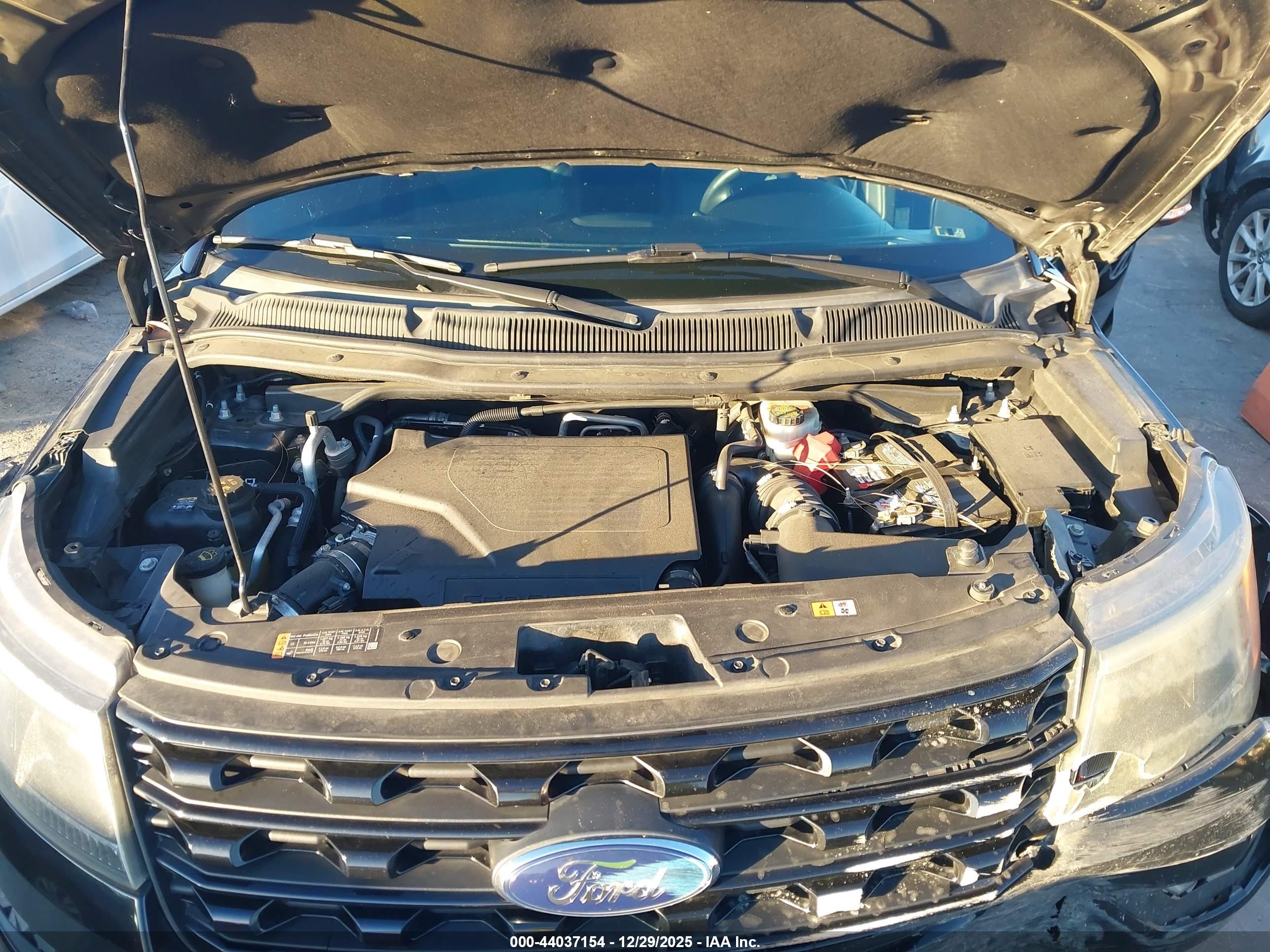 FORD EXPLORER image 10