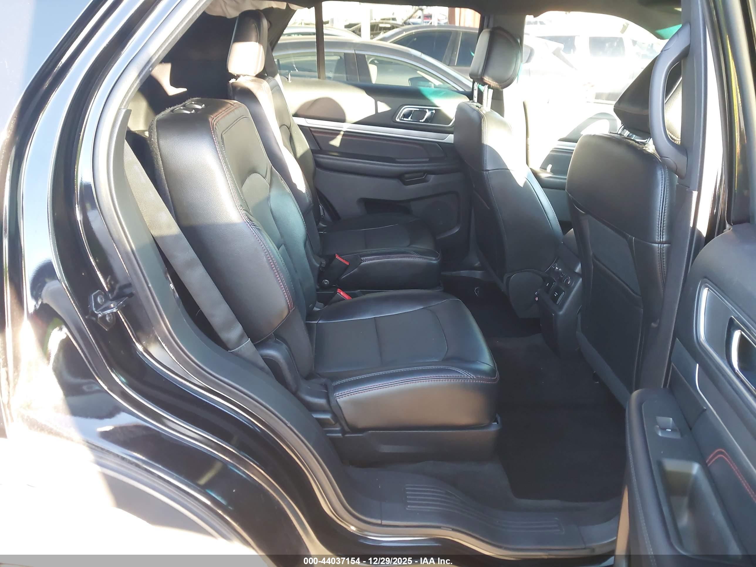 FORD EXPLORER image 8