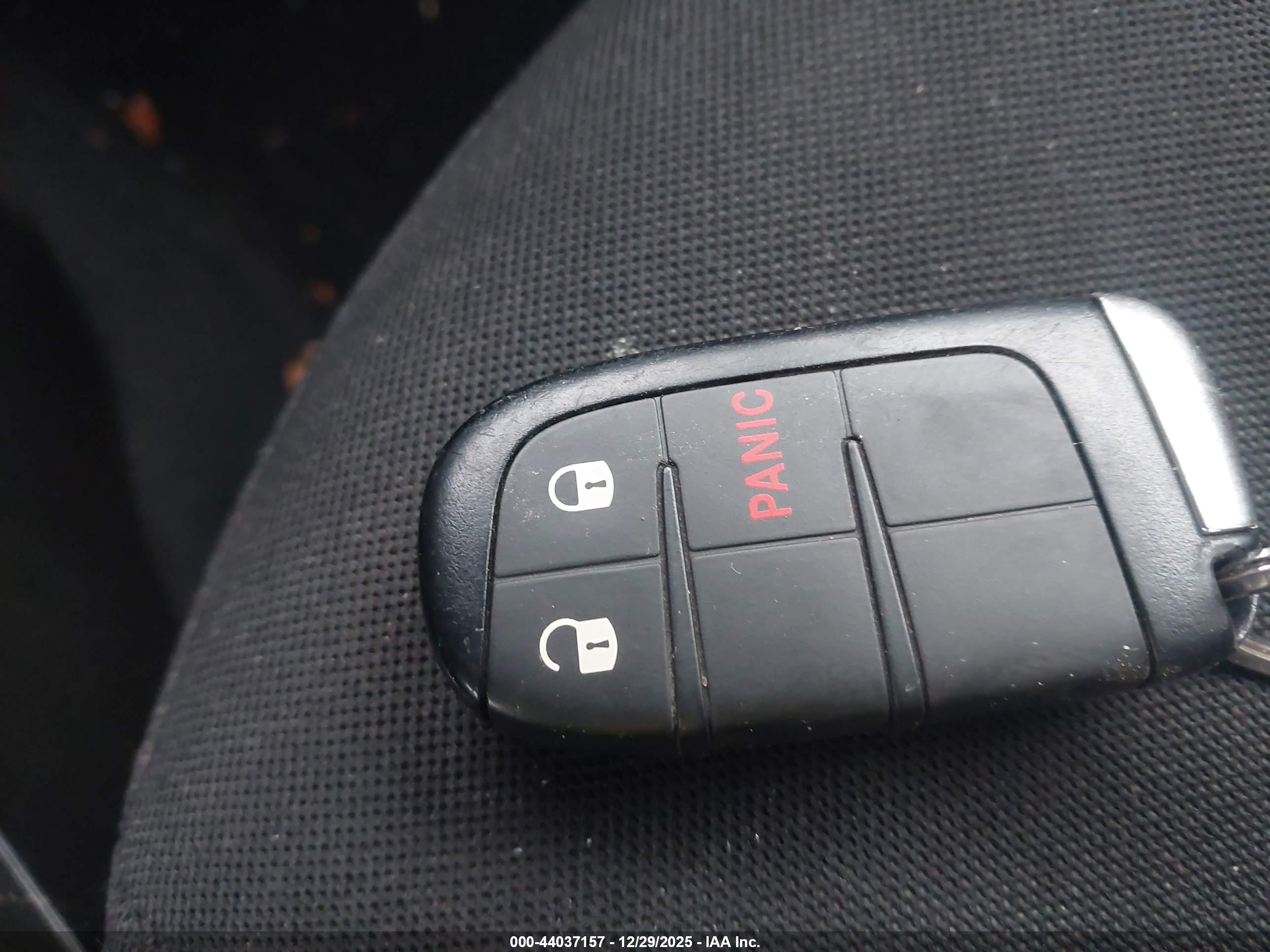 JEEP RENEGADE image 11