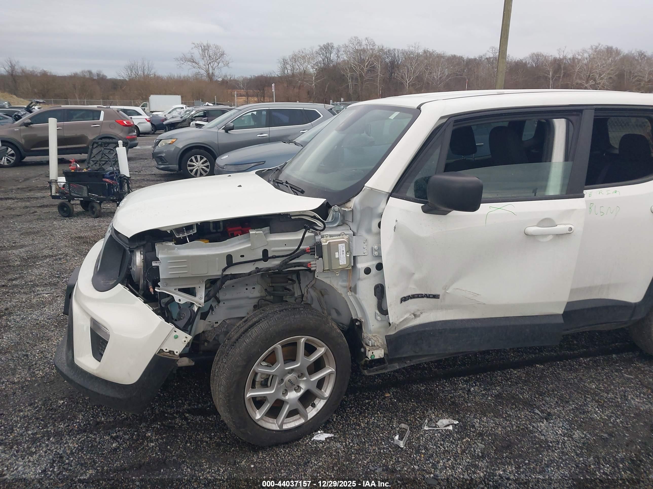 JEEP RENEGADE image 6