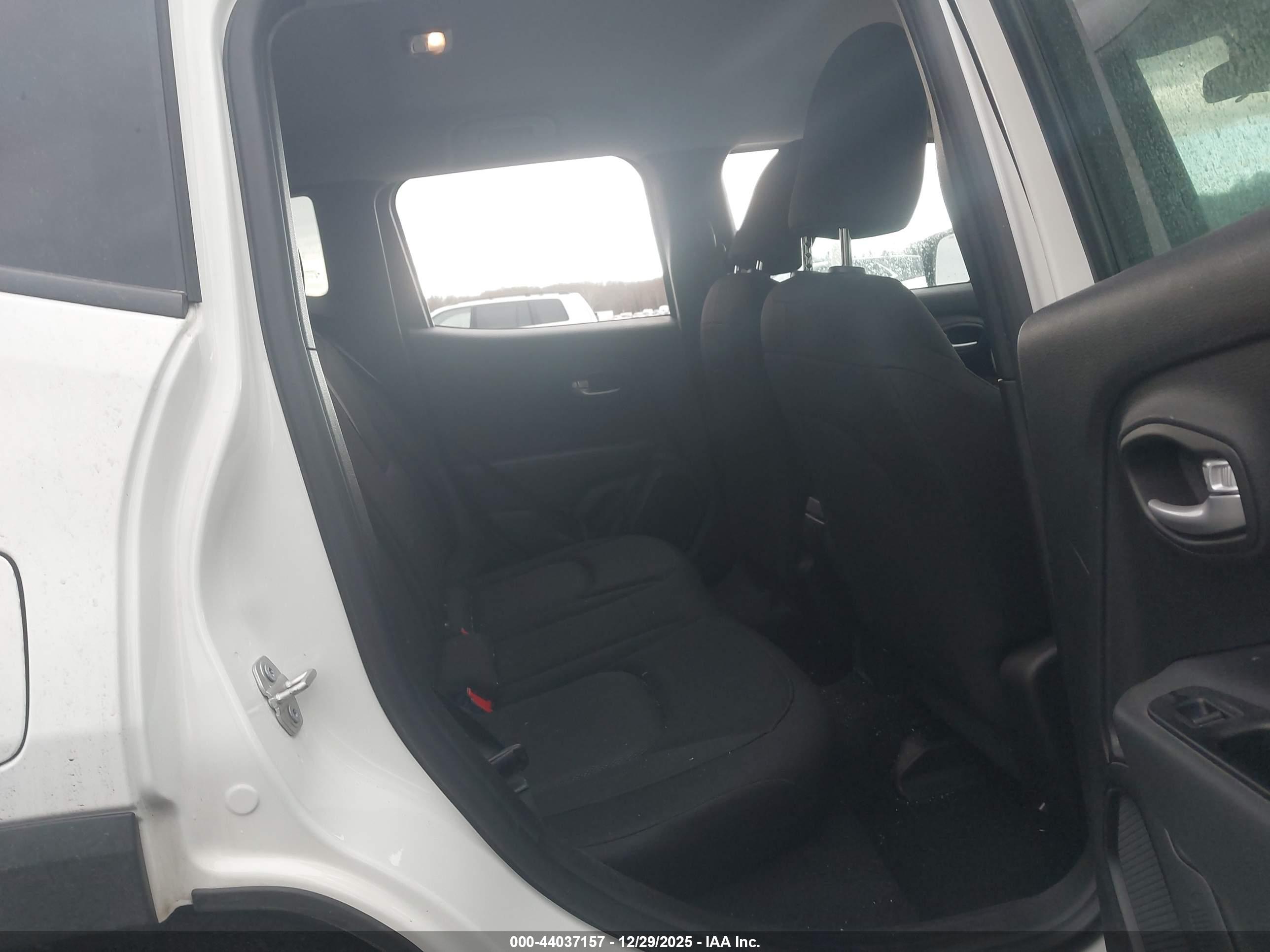 JEEP RENEGADE image 8