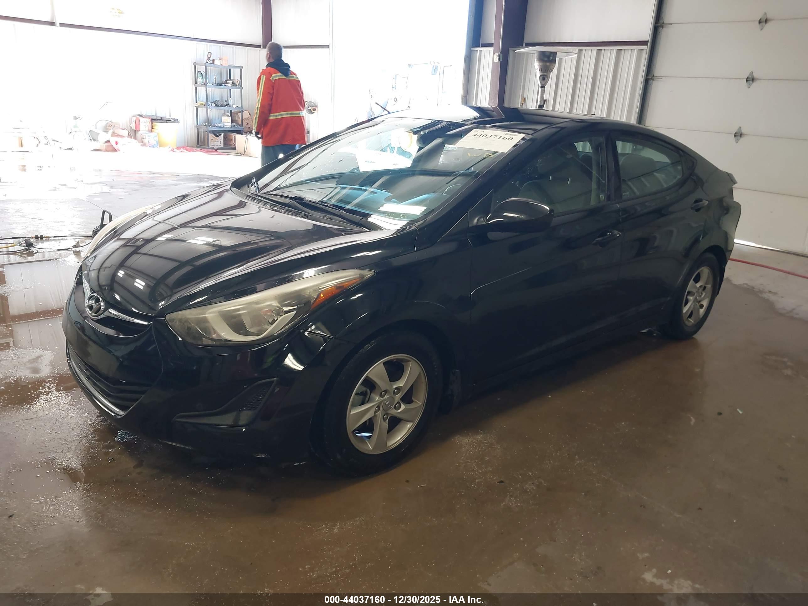 HYUNDAI ELANTRA image 2