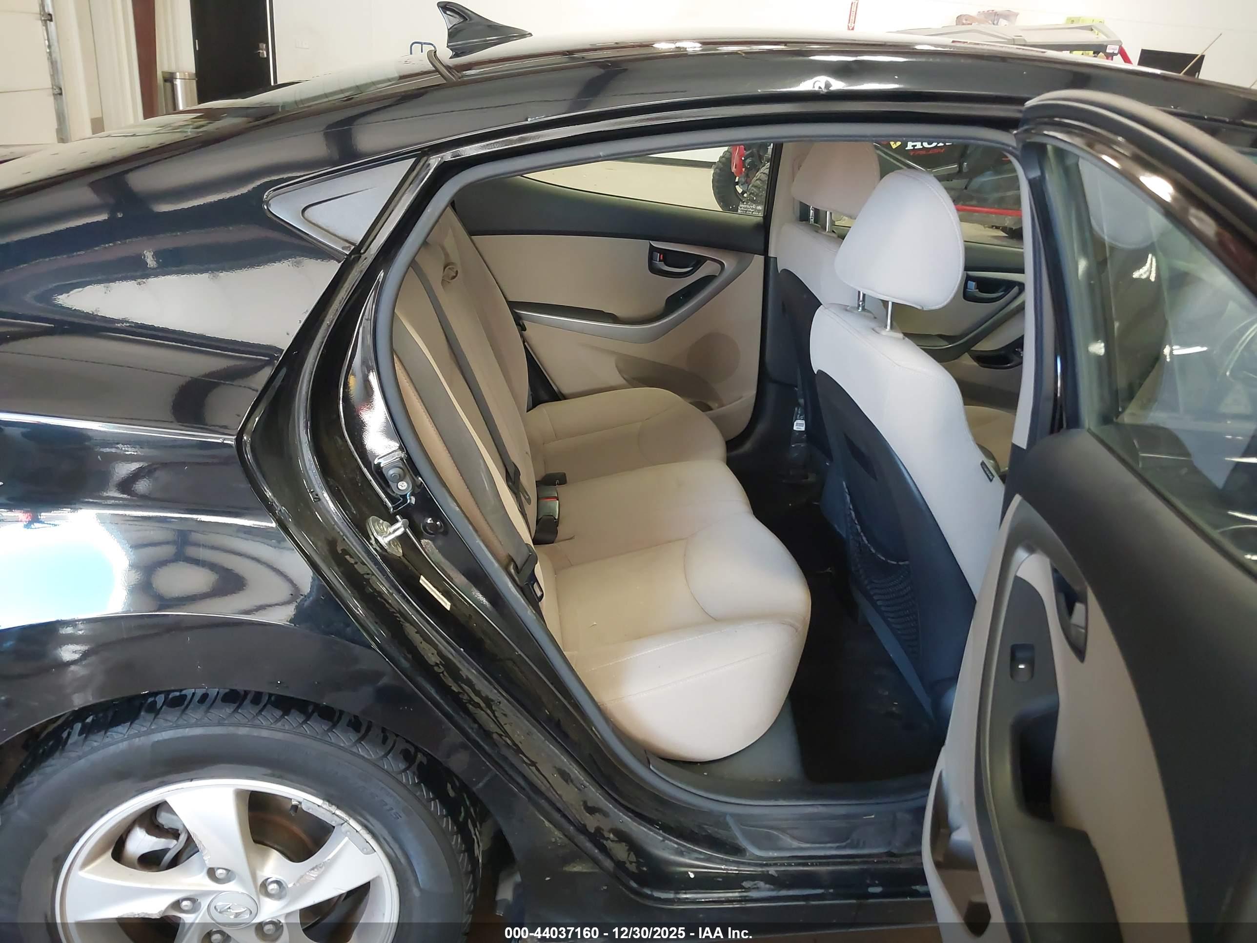 HYUNDAI ELANTRA image 8
