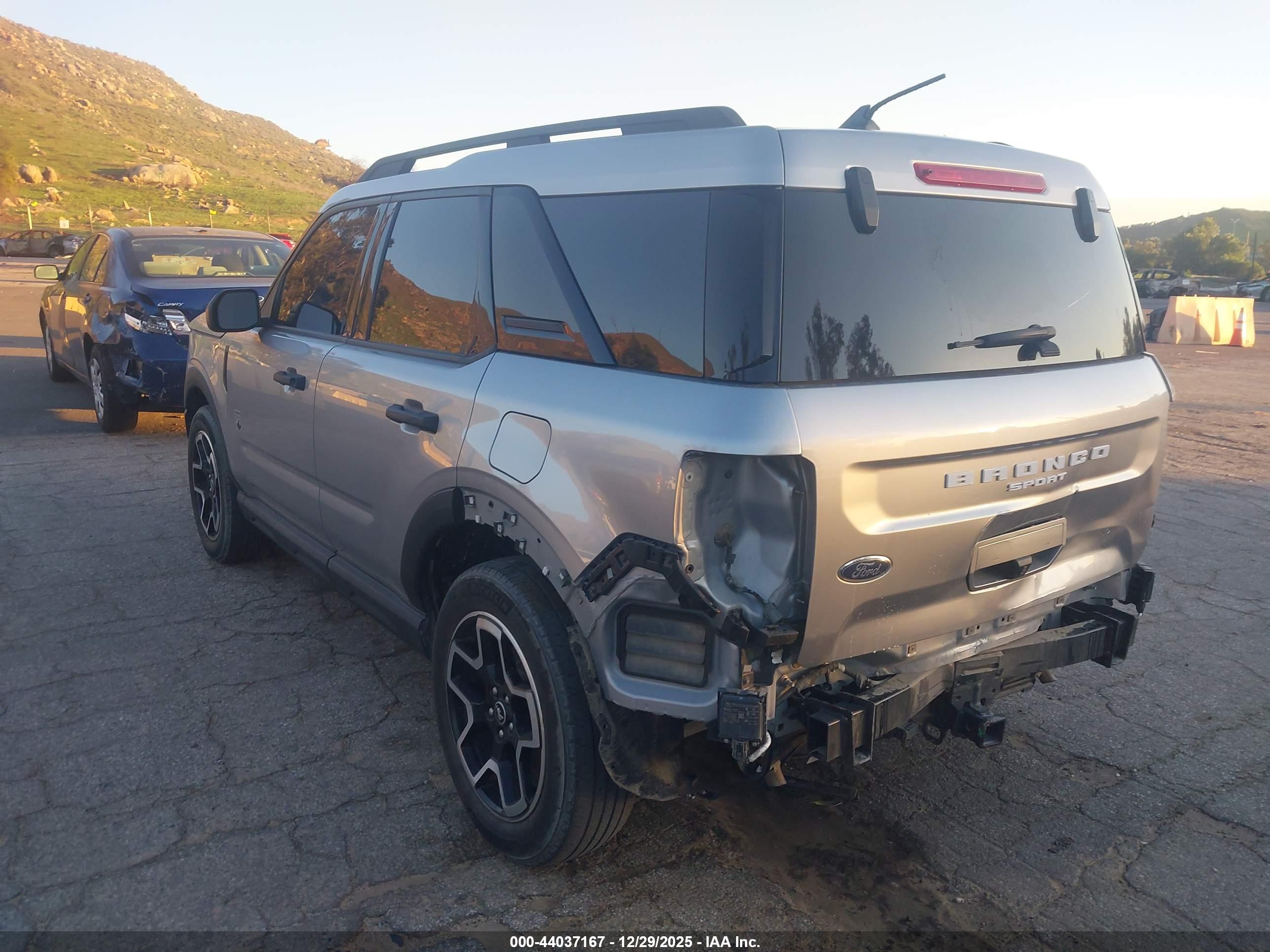 FORD BRONCO image 3