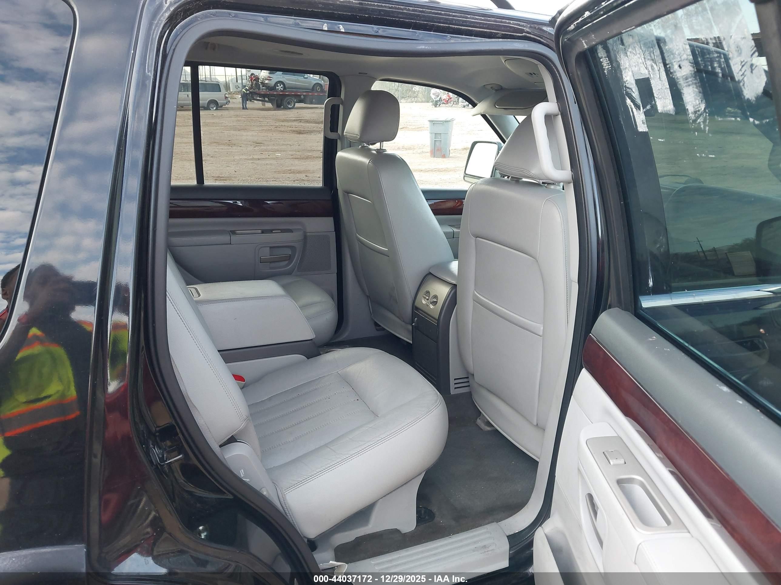 LINCOLN AVIATOR image 8
