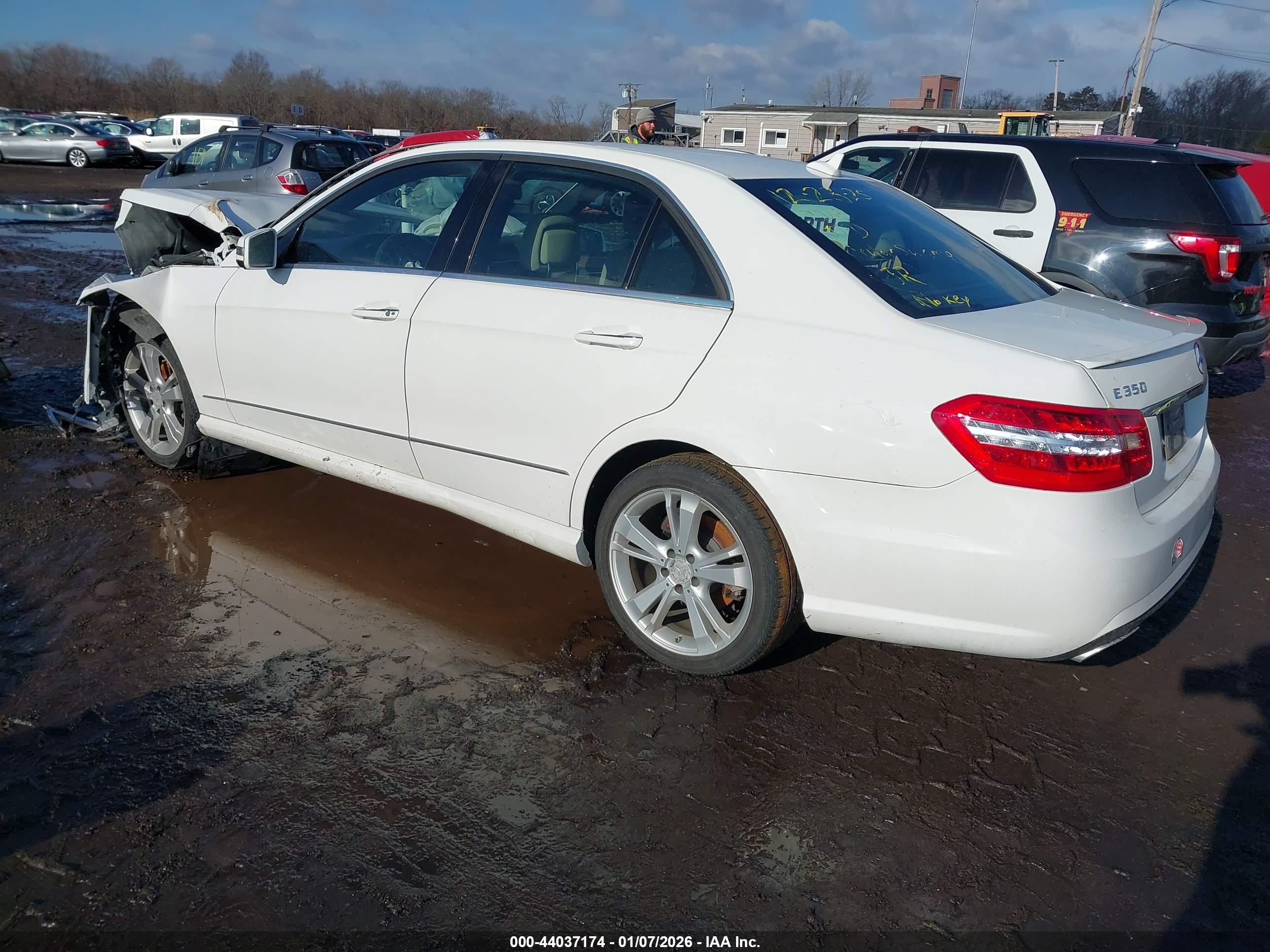 MERCEDES-BENZ E image 3